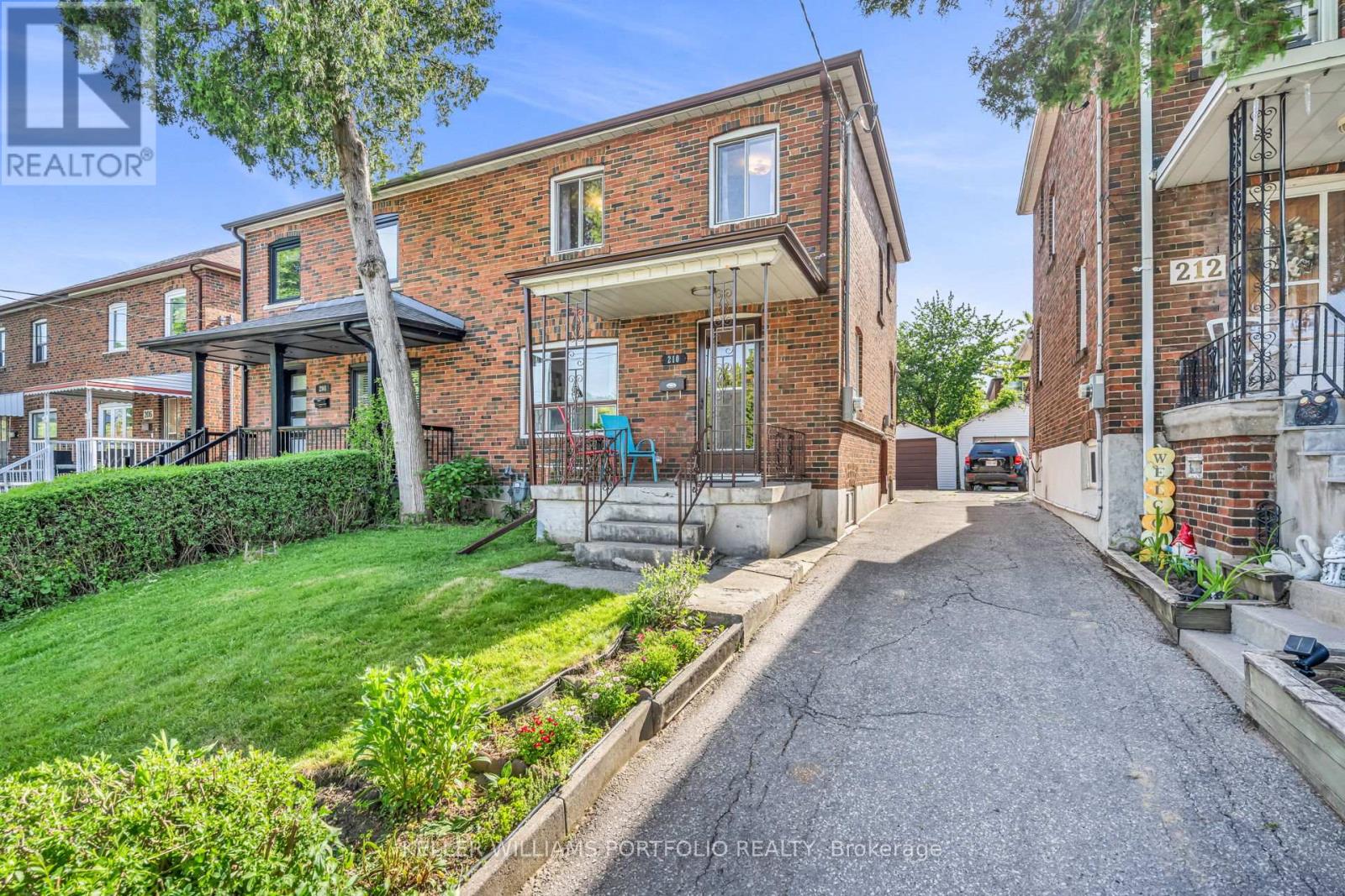 210 BICKNELL AVENUE, Toronto, Ontario