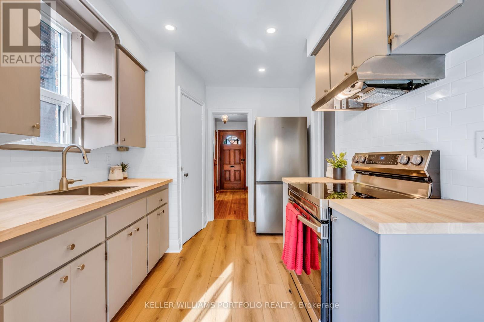 210 Bicknell Avenue, Toronto, Ontario  M6M 4G9 - Photo 12 - W13436086