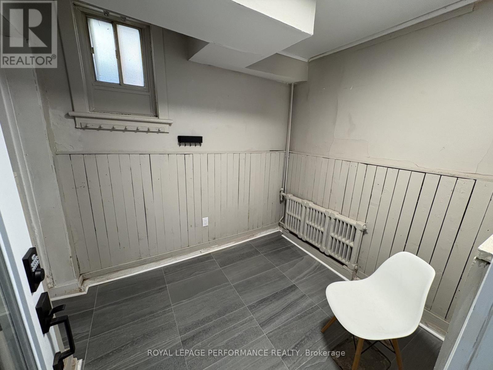 B - 721 Cooper Street, Ottawa, Ontario  K1R 5J5 - Photo 3 - X12983848