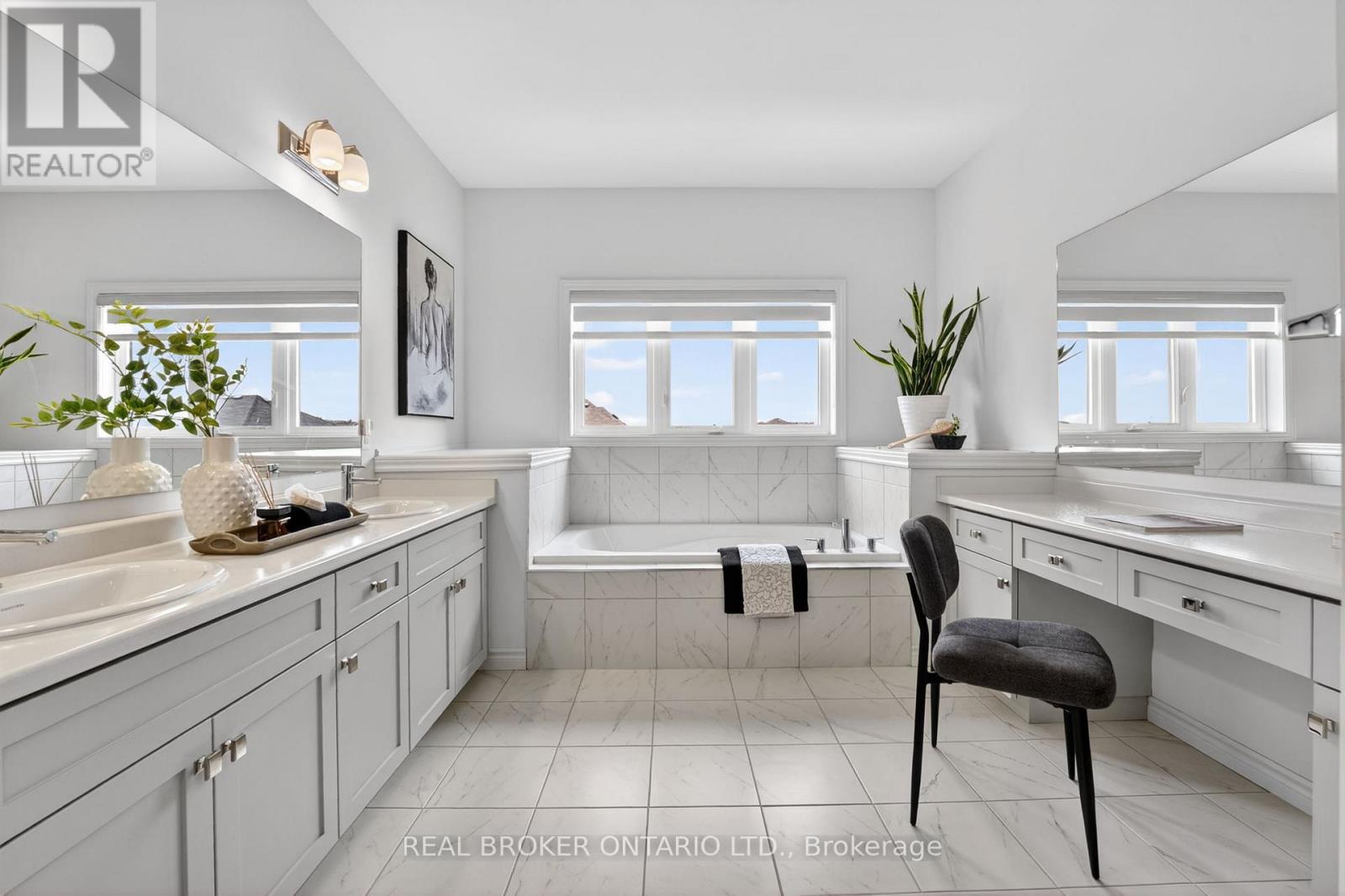 4057 Highland Park Drive, Lincoln, Ontario  L3J 0S9 - Photo 4 - X13436154