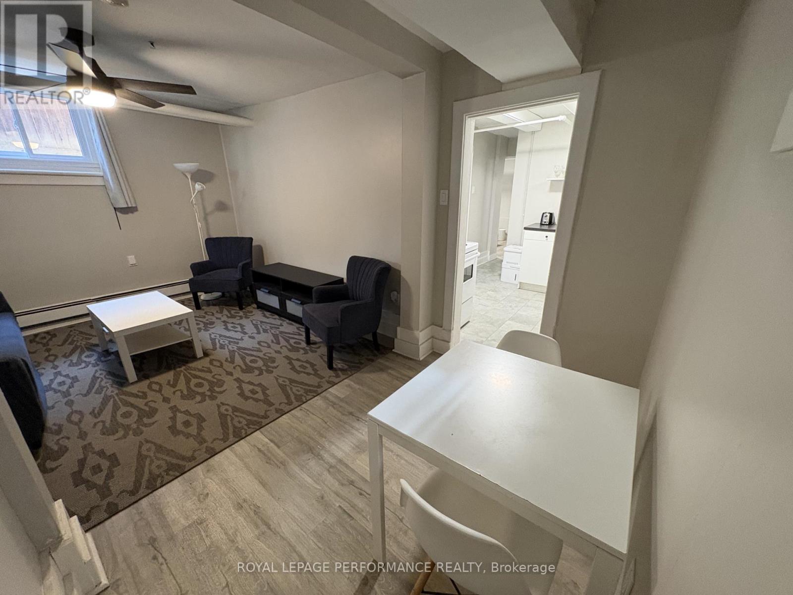 B - 721 Cooper Street, Ottawa, Ontario  K1R 5J5 - Photo 4 - X12983848