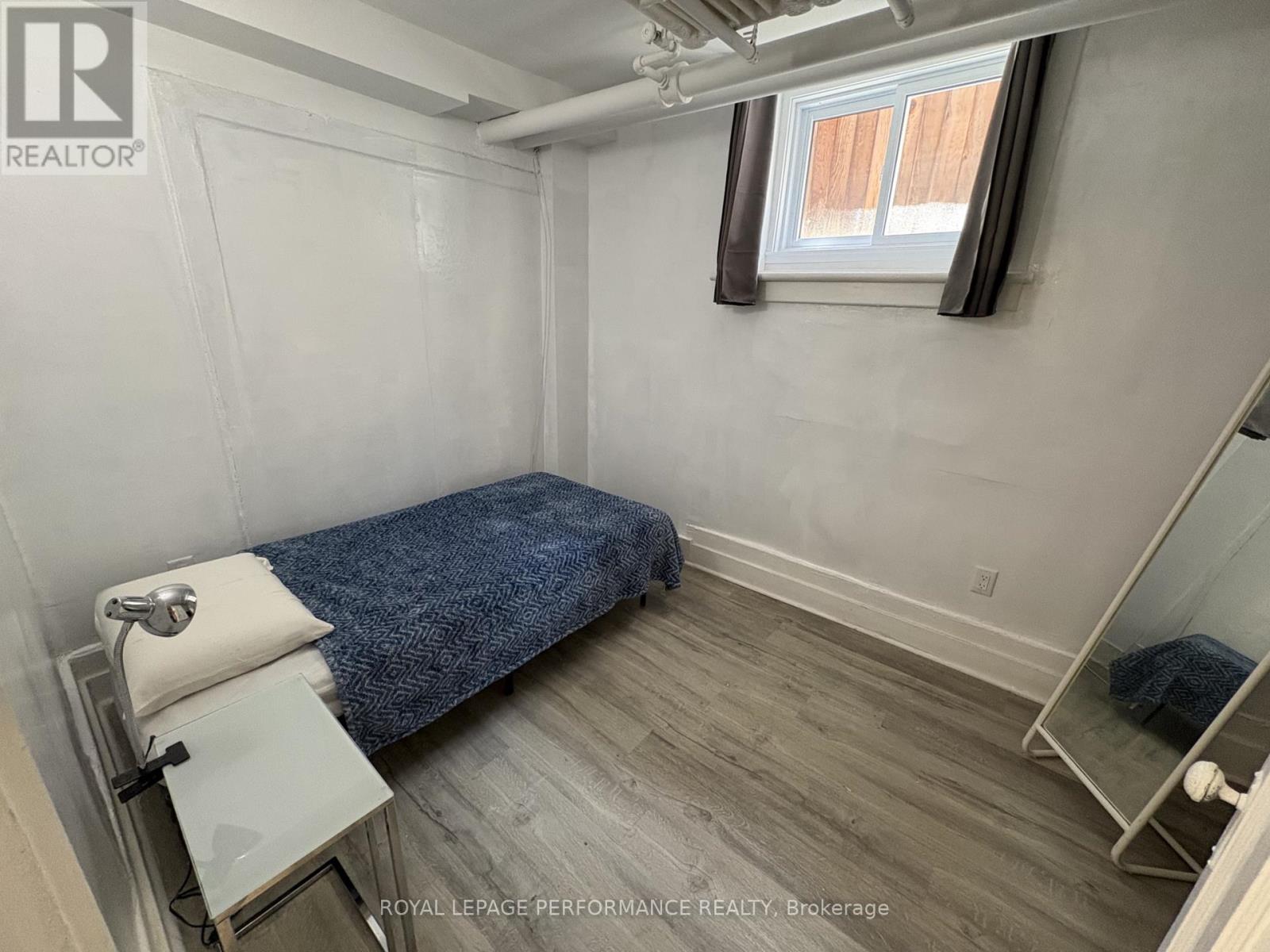 B - 721 Cooper Street, Ottawa, Ontario  K1R 5J5 - Photo 8 - X12983848