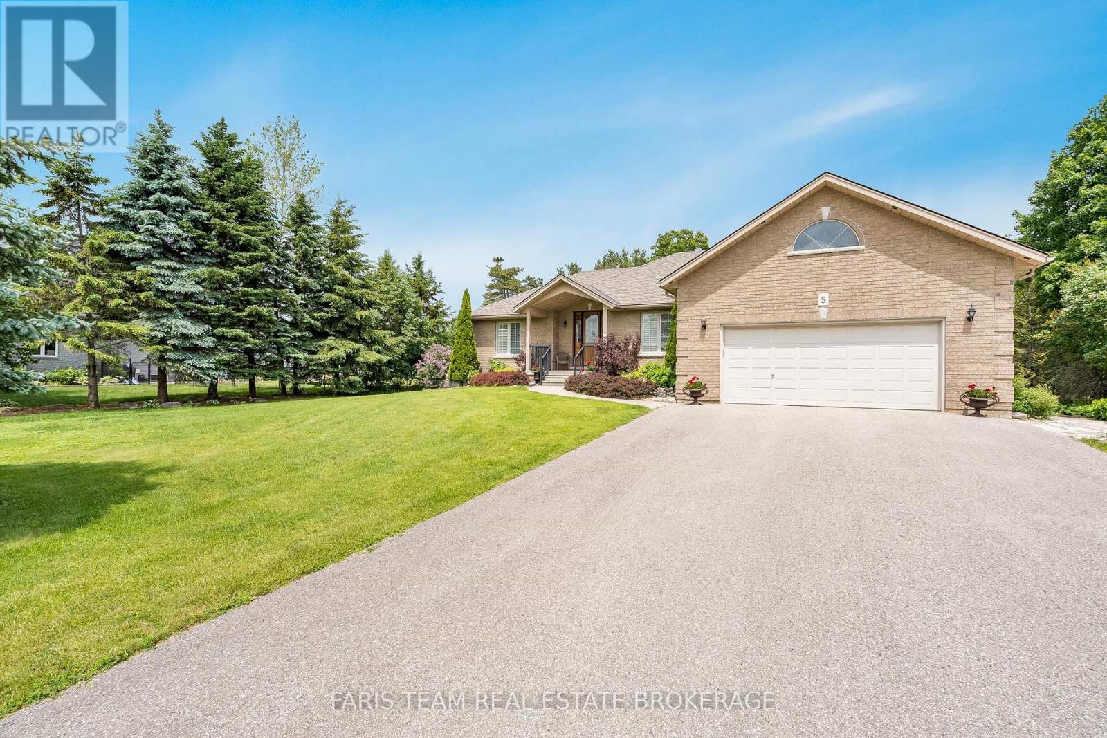 5 Blake Court, Wasaga Beach, Ontario  L9Z 1R8 - Photo 4 - S13061980