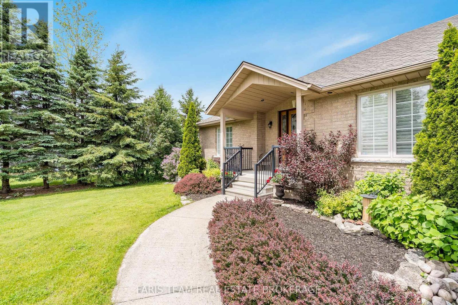 5 Blake Court, Wasaga Beach, Ontario  L9Z 1R8 - Photo 5 - S13061980