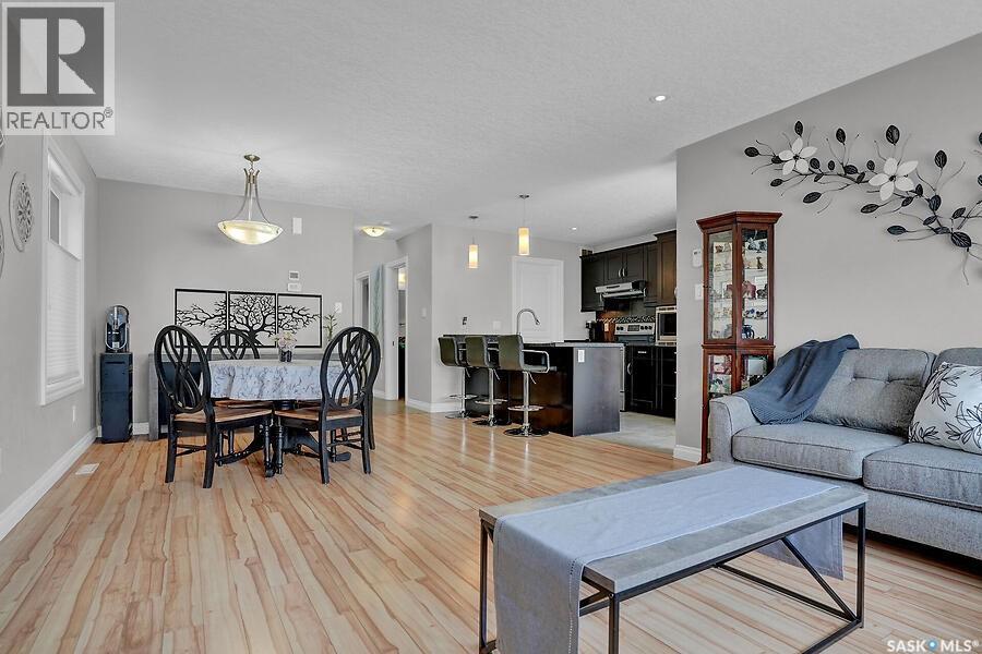 8705 Hincks Lane, Regina, Saskatchewan S4Y 0B9 - Photo 3 - SK038923
