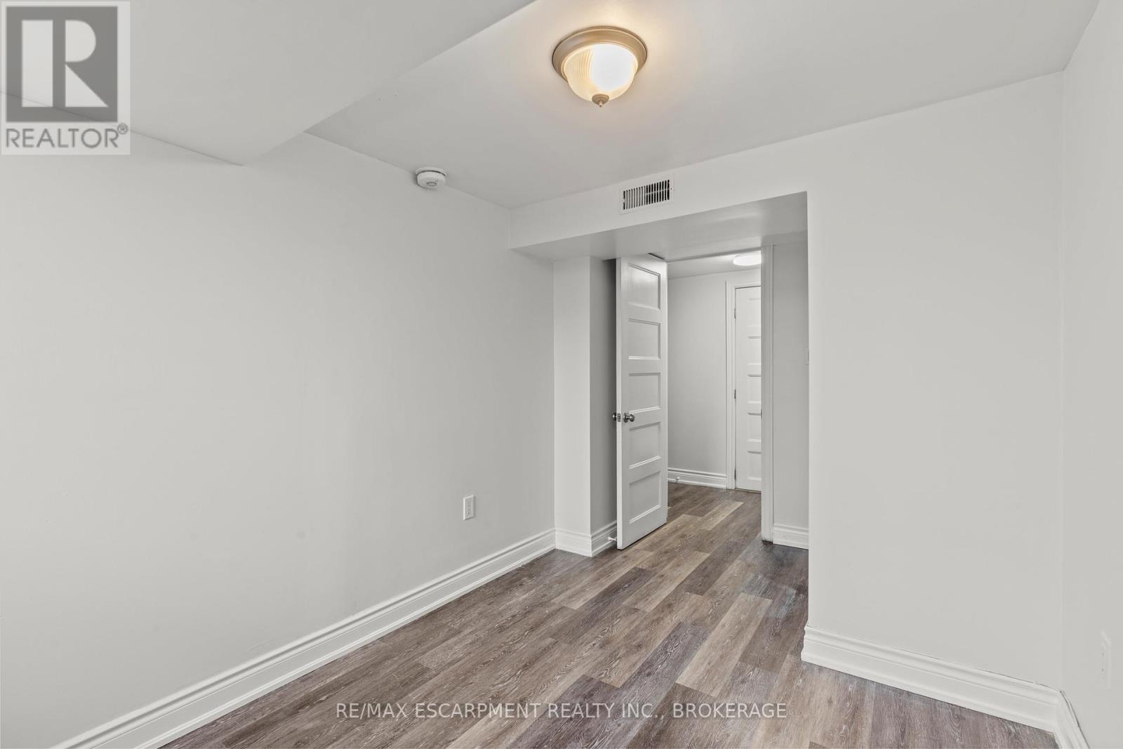 Lower - 14 Westmount Avenue, Thorold, Ontario  L2V 2W1 - Photo 17 - X13436246