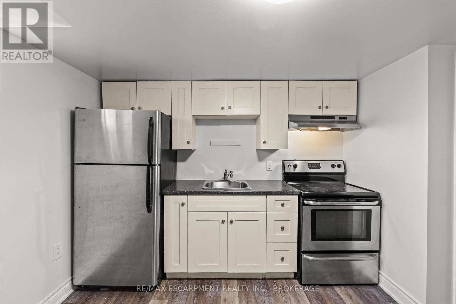 Lower - 14 Westmount Avenue, Thorold, Ontario  L2V 2W1 - Photo 7 - X13436246