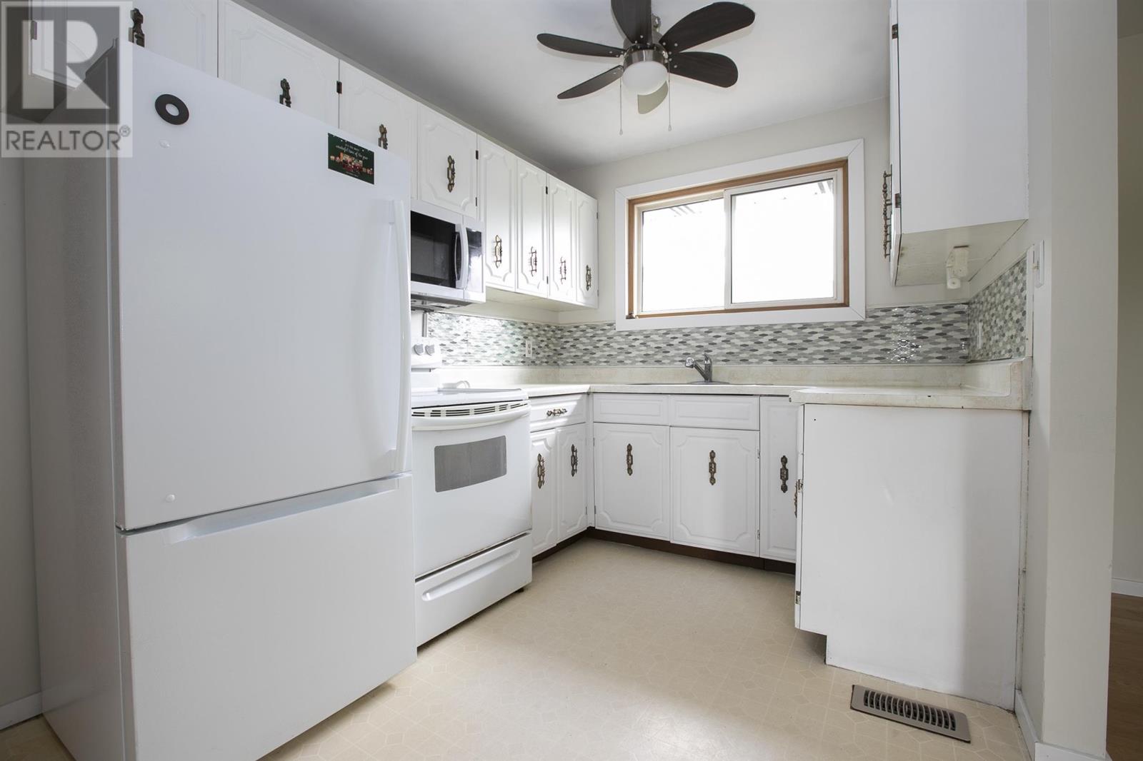 34 Dauphin Dr, Sault Ste. Marie, Ontario  P6A 5E8 - Photo 13 - SM261428