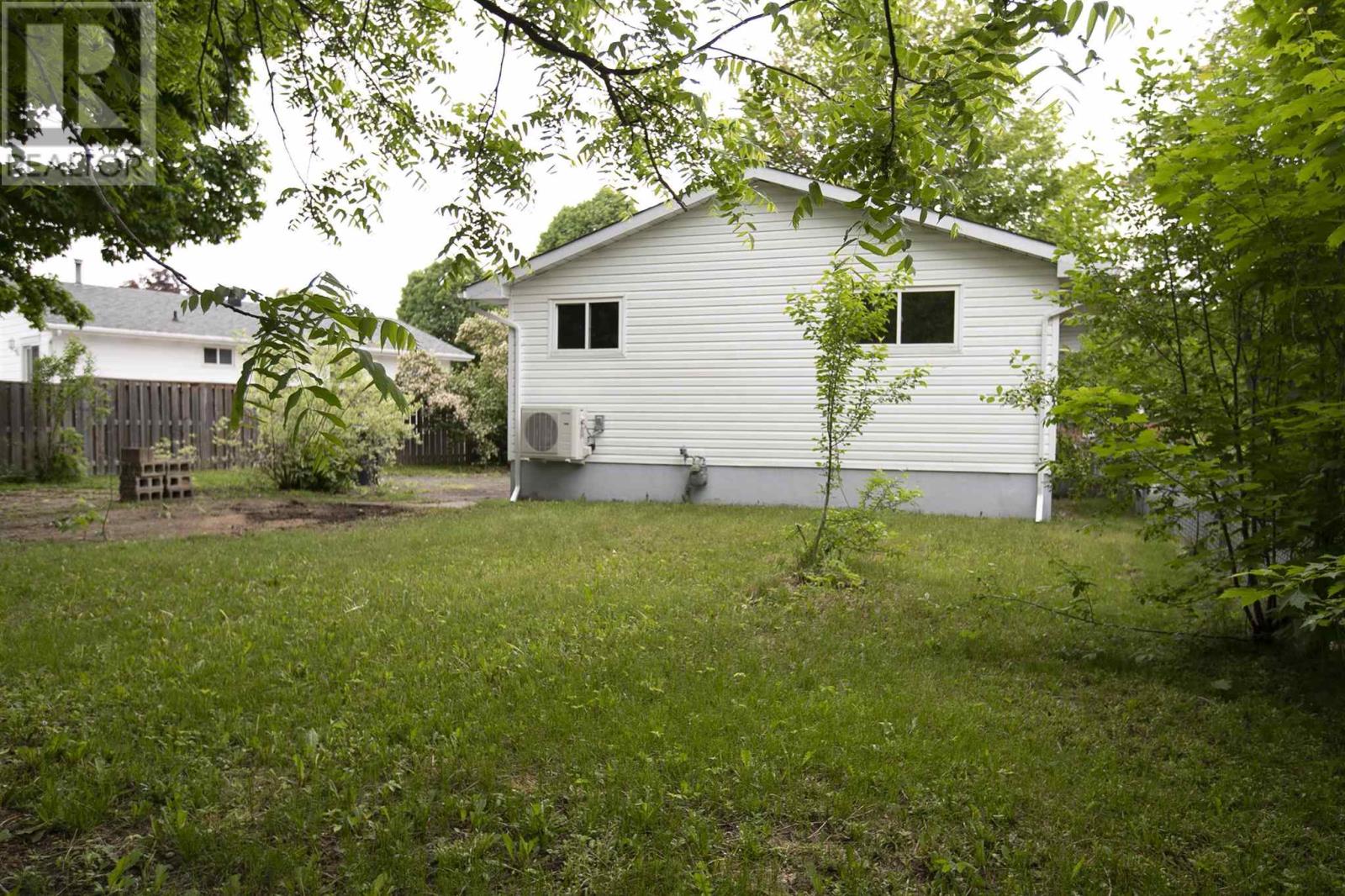 34 Dauphin Dr, Sault Ste. Marie, Ontario  P6A 5E8 - Photo 7 - SM261428