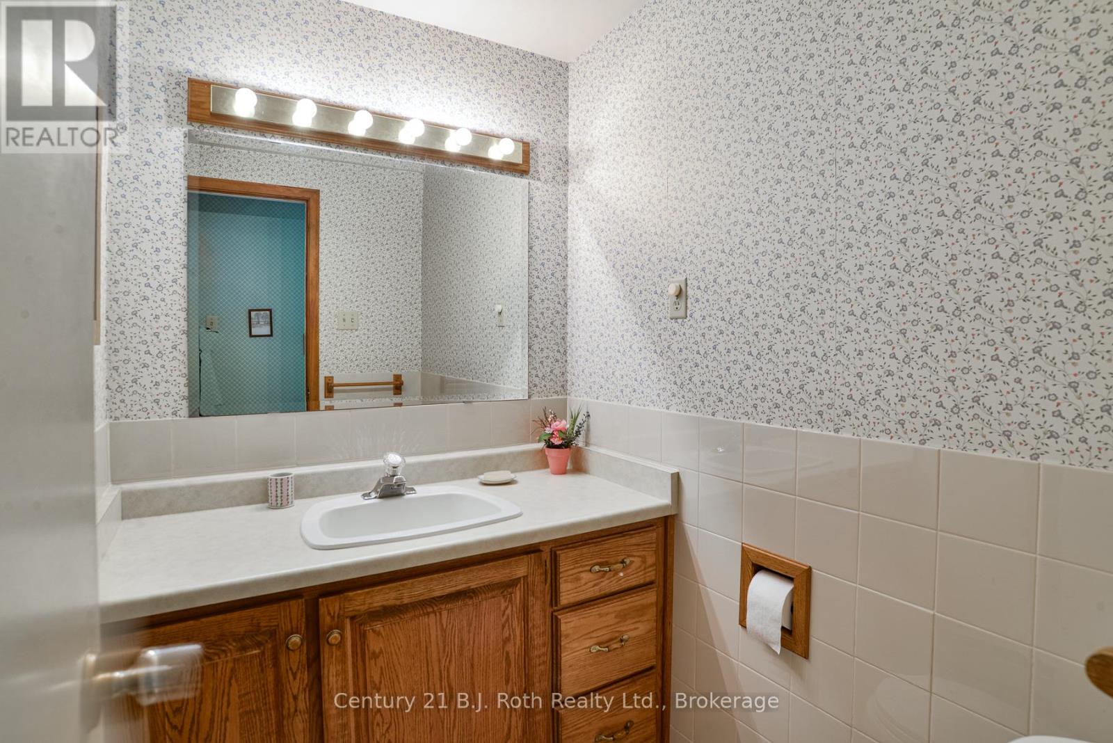233 Lawrence Avenue, Orillia, Ontario  L3V 5M3 - Photo 17 - S13436462