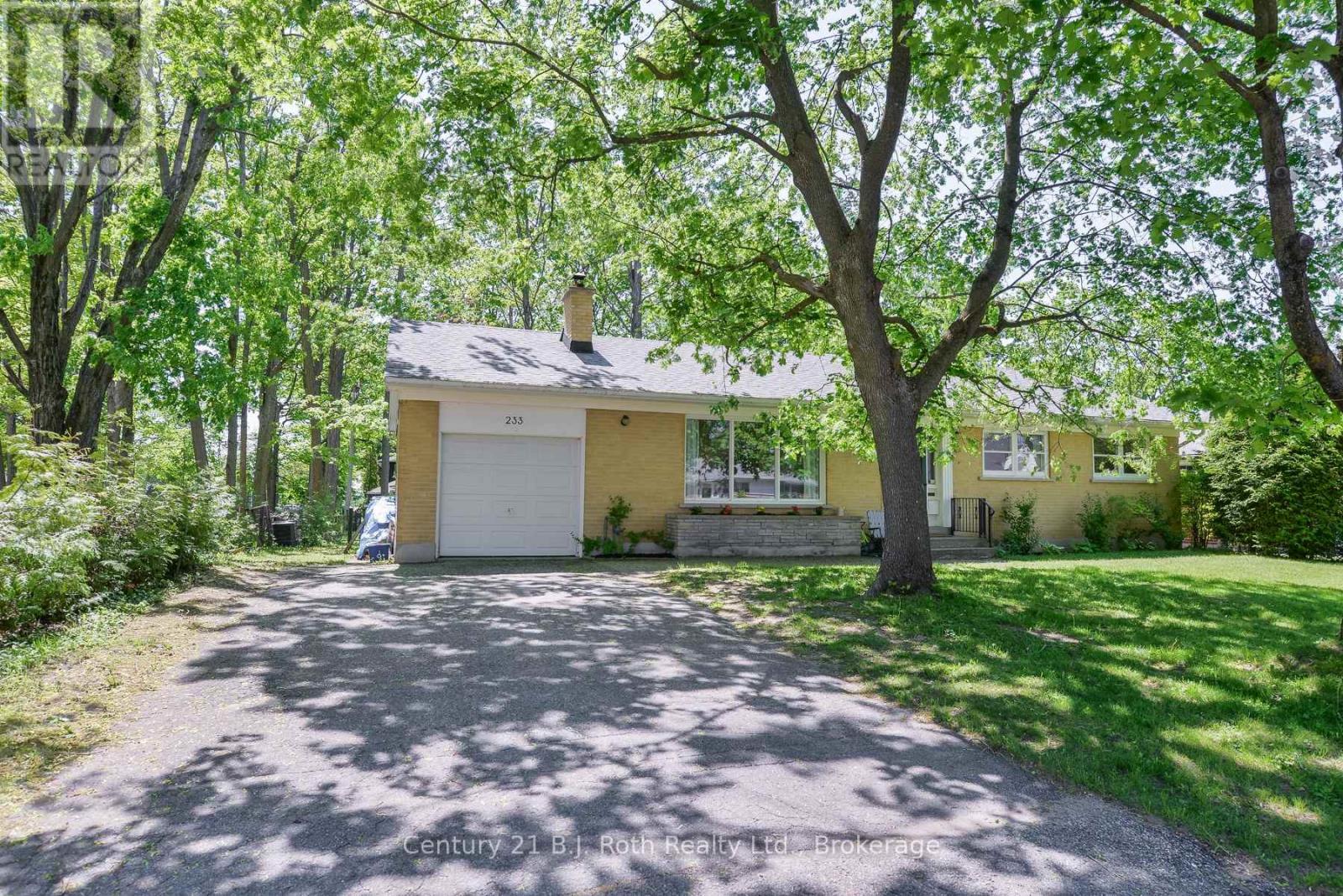 233 Lawrence Avenue, Orillia, Ontario  L3V 5M3 - Photo 2 - S13436462