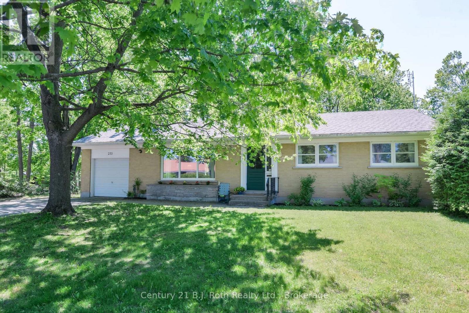 233 Lawrence Avenue, Orillia, Ontario  L3V 5M3 - Photo 3 - S13436462