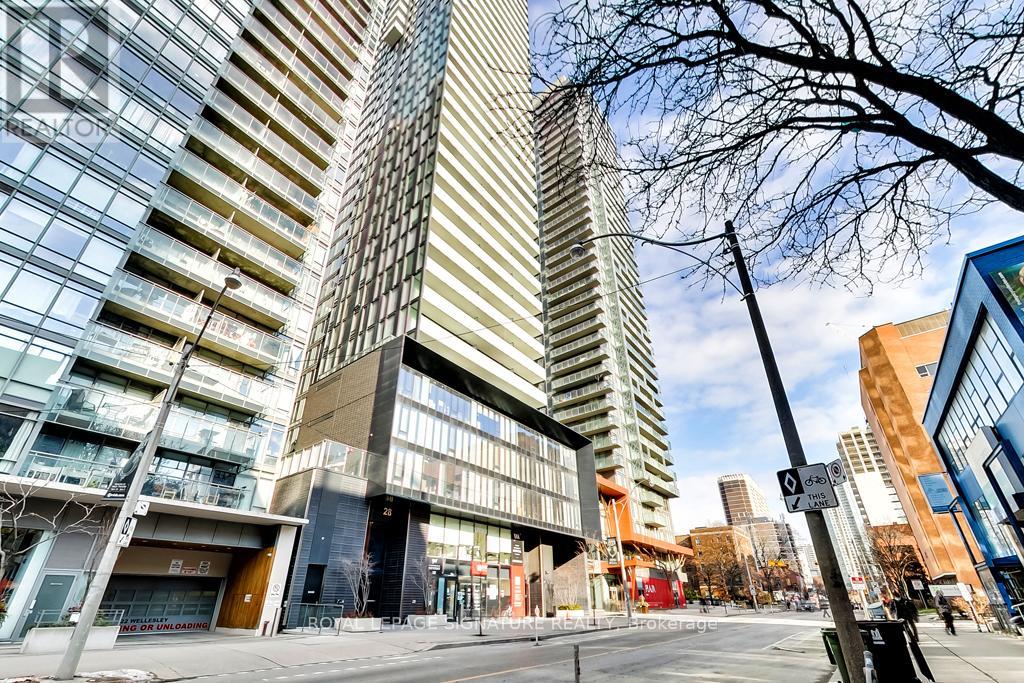 1704 - 28 WELLESLEY STREET E, Toronto, Ontario