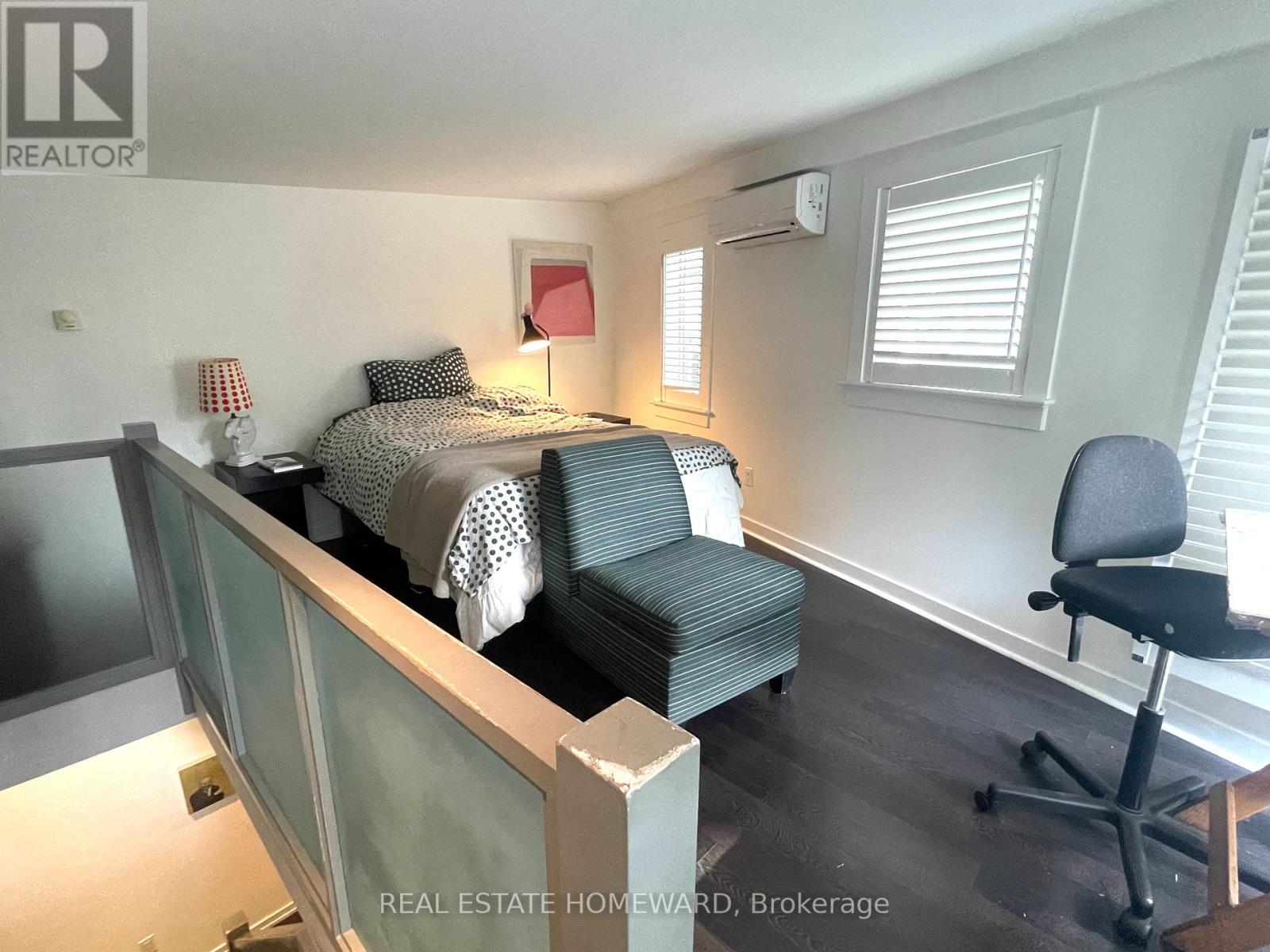 Coach - 27 Lewis Street, Toronto, Ontario  M4M 2H2 - Photo 11 - E13436236