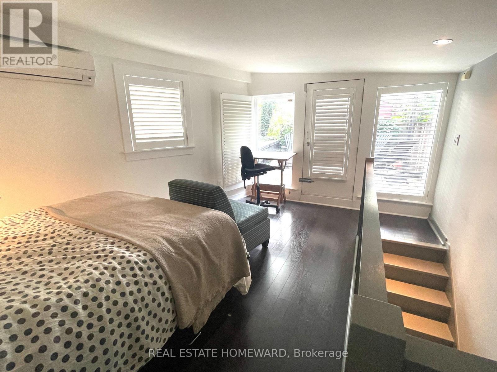 Coach - 27 Lewis Street, Toronto, Ontario  M4M 2H2 - Photo 12 - E13436236