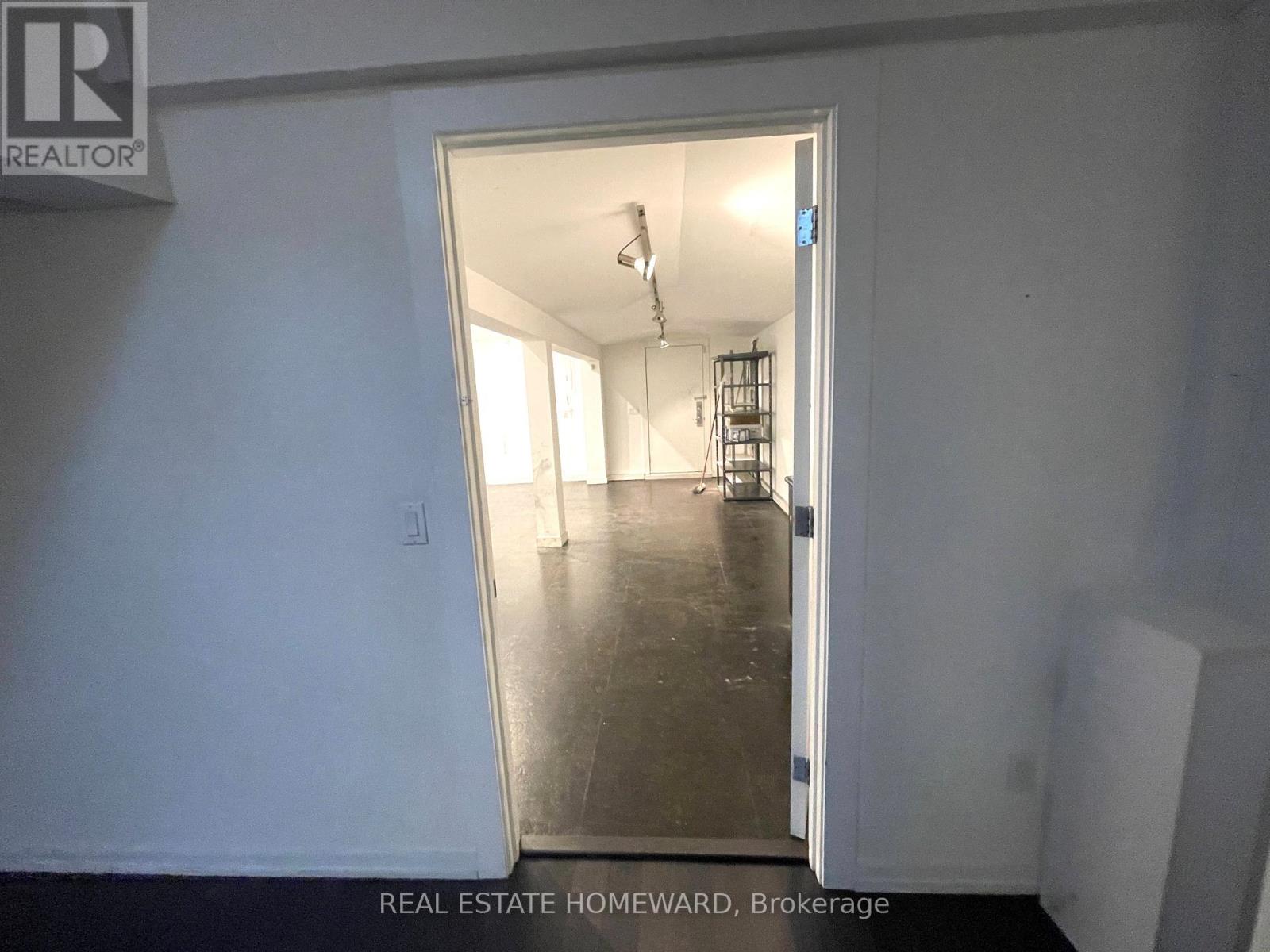Coach - 27 Lewis Street, Toronto, Ontario  M4M 2H2 - Photo 19 - E13436236