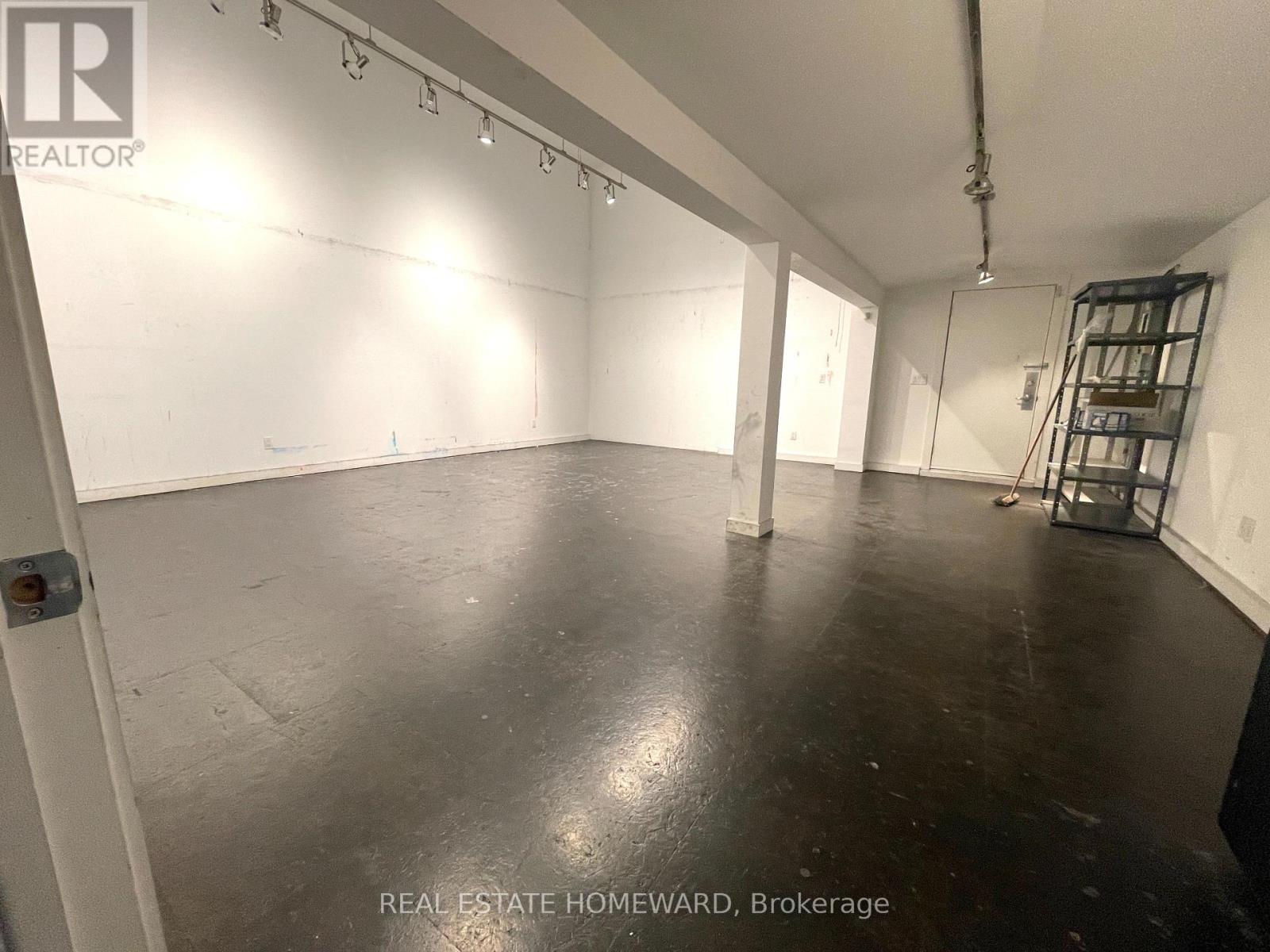 Coach - 27 Lewis Street, Toronto, Ontario  M4M 2H2 - Photo 20 - E13436236