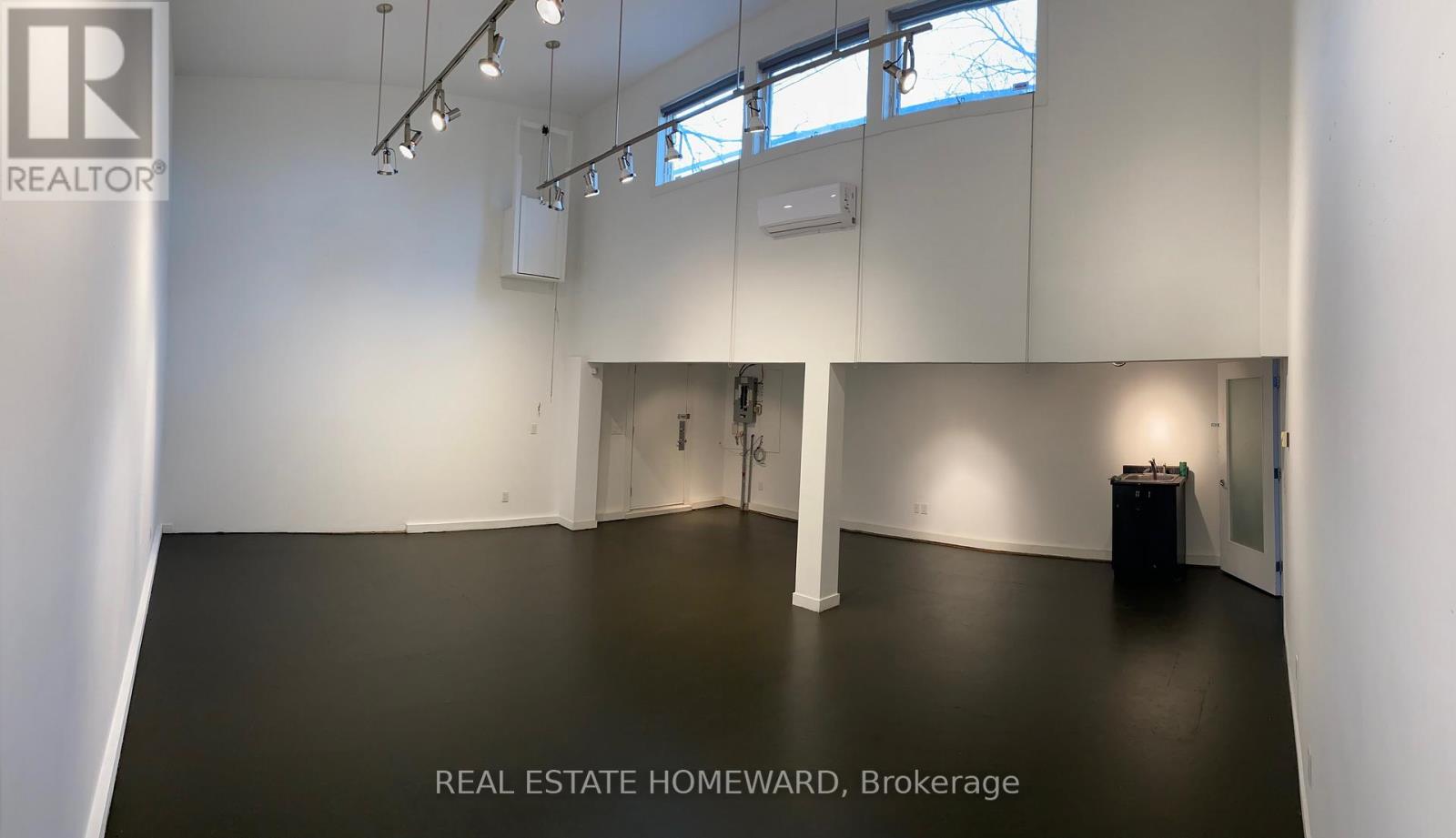 Coach - 27 Lewis Street, Toronto, Ontario  M4M 2H2 - Photo 21 - E13436236
