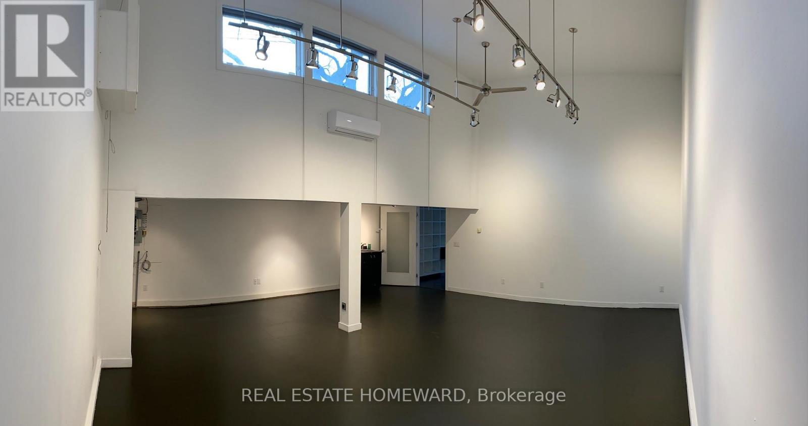 Coach - 27 Lewis Street, Toronto, Ontario  M4M 2H2 - Photo 22 - E13436236