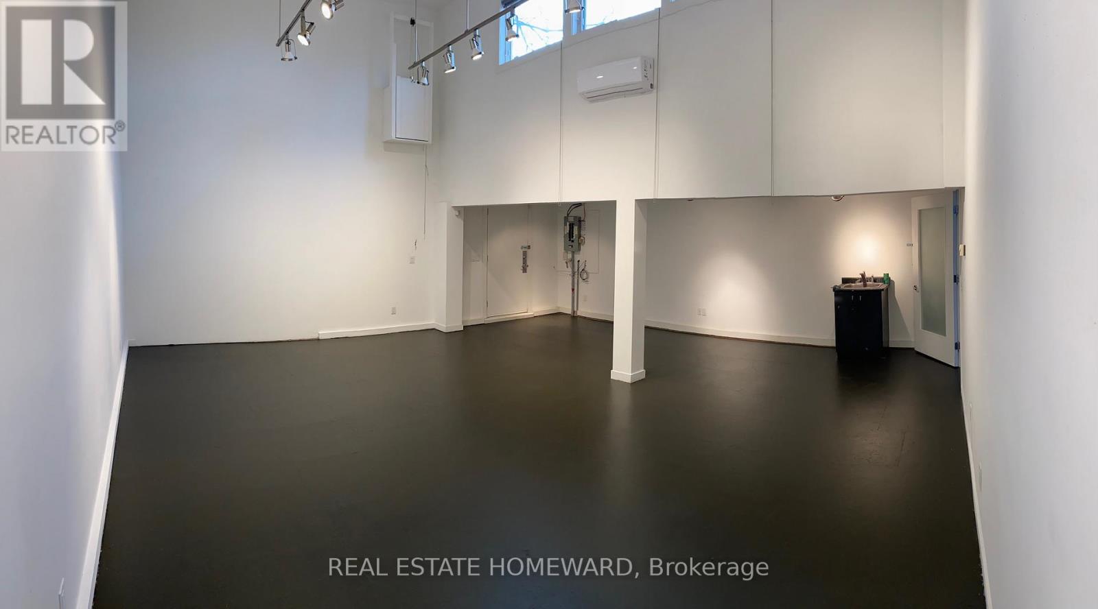Coach - 27 Lewis Street, Toronto, Ontario  M4M 2H2 - Photo 23 - E13436236