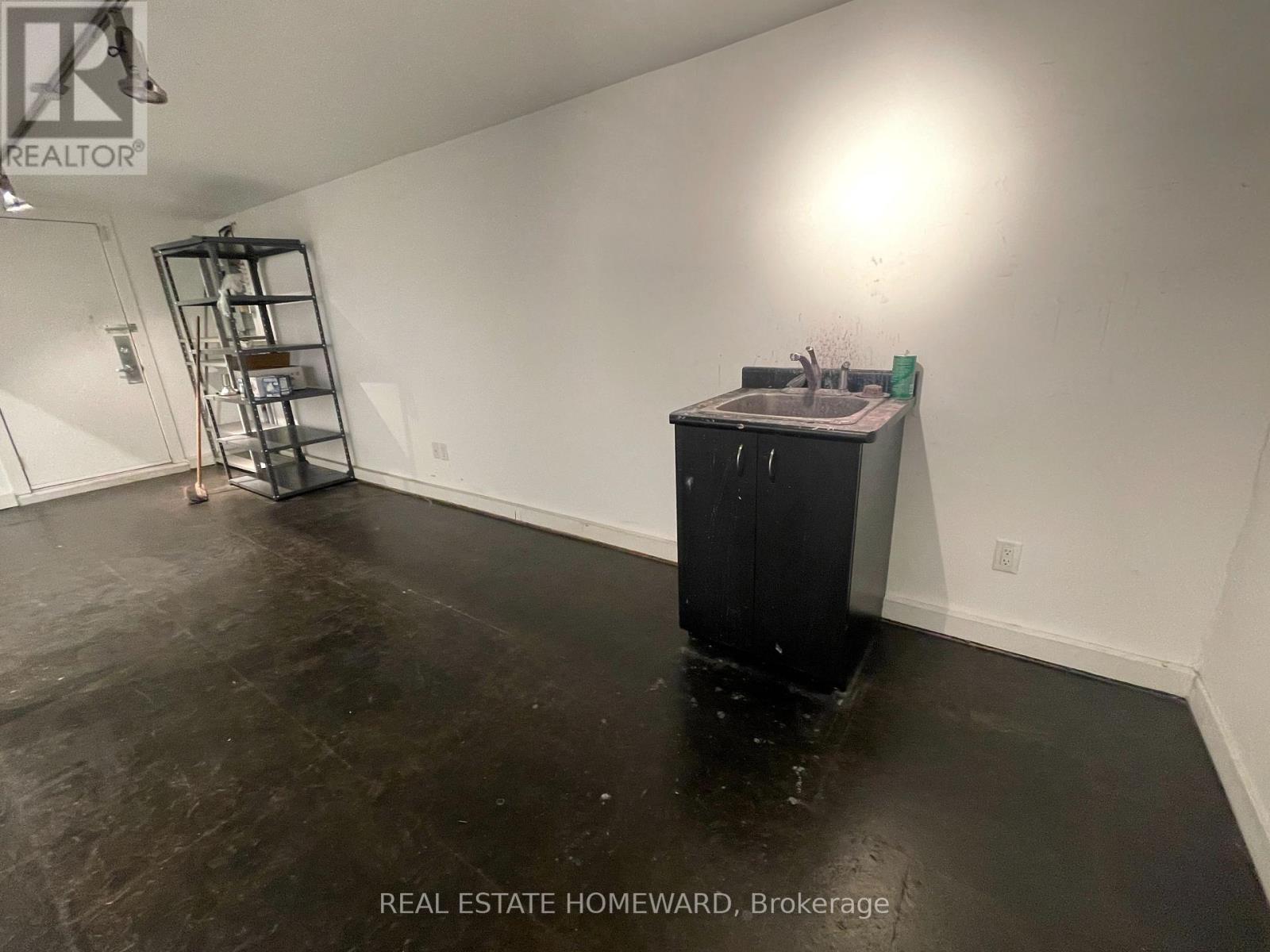 Coach - 27 Lewis Street, Toronto, Ontario  M4M 2H2 - Photo 24 - E13436236
