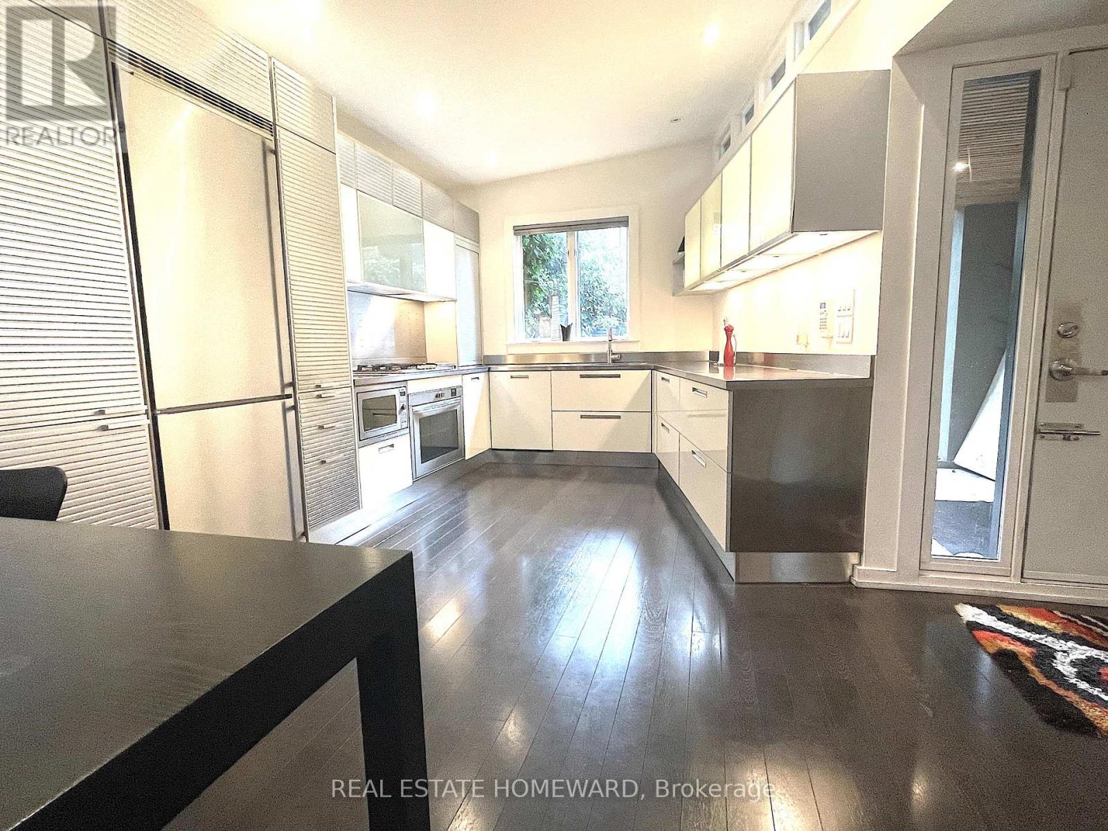 Coach - 27 Lewis Street, Toronto, Ontario  M4M 2H2 - Photo 5 - E13436236