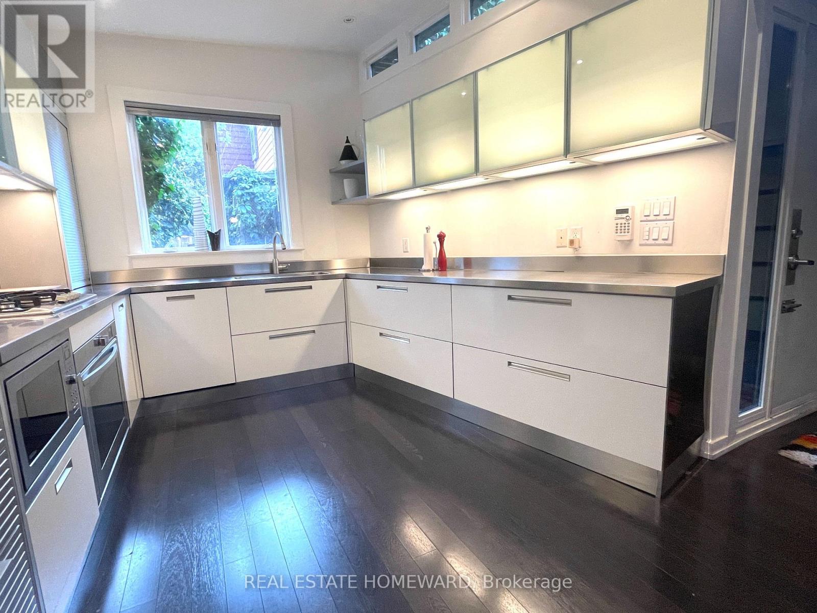 Coach - 27 Lewis Street, Toronto, Ontario  M4M 2H2 - Photo 7 - E13436236