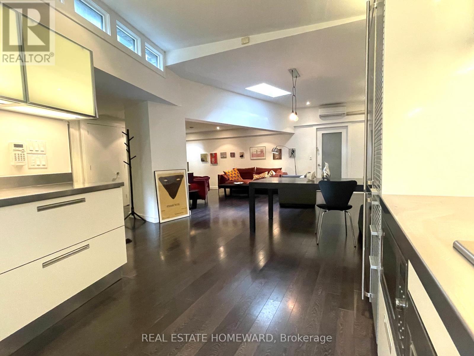 Coach - 27 Lewis Street, Toronto, Ontario  M4M 2H2 - Photo 8 - E13436236