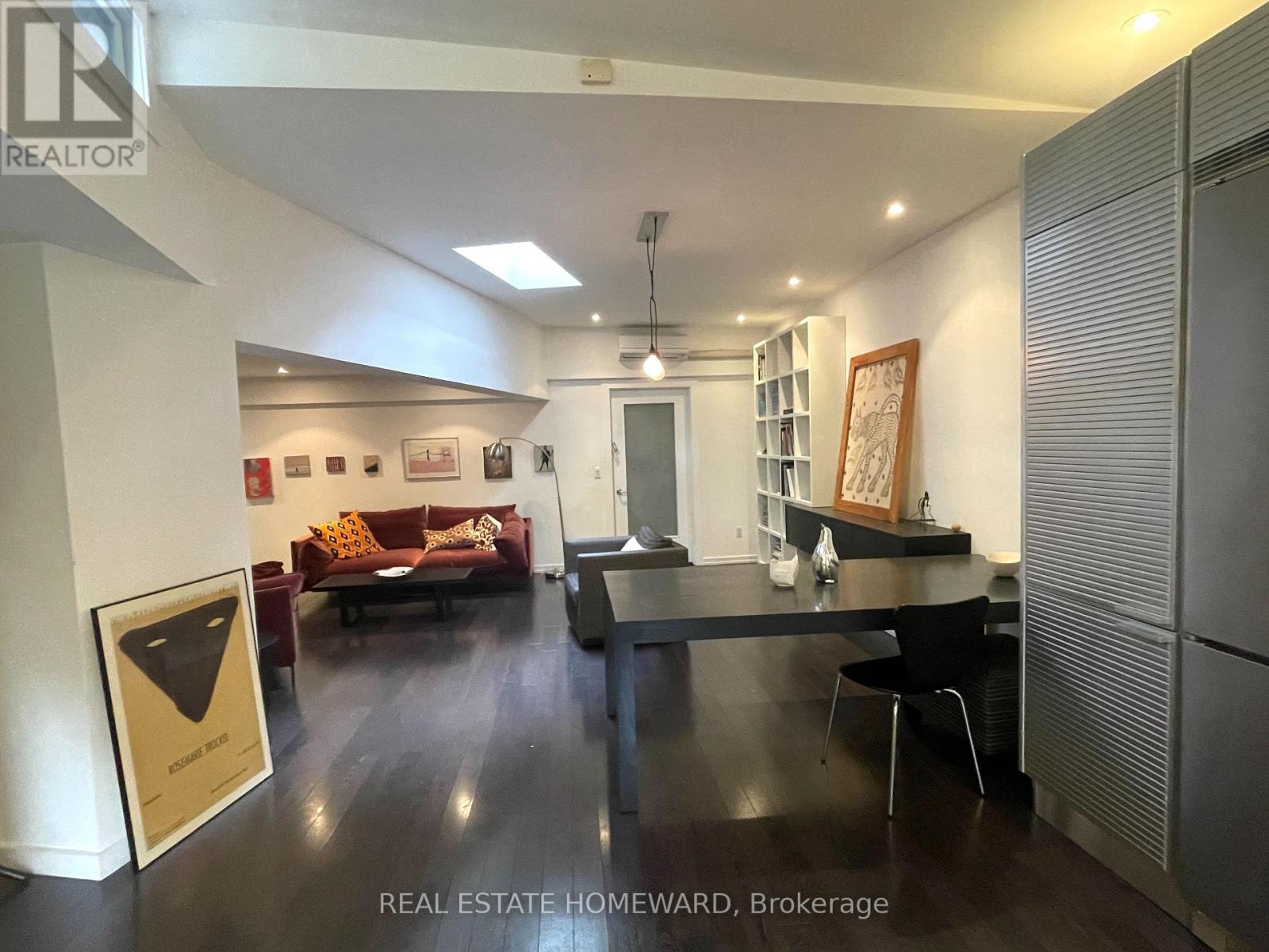 Coach - 27 Lewis Street, Toronto, Ontario  M4M 2H2 - Photo 9 - E13436236