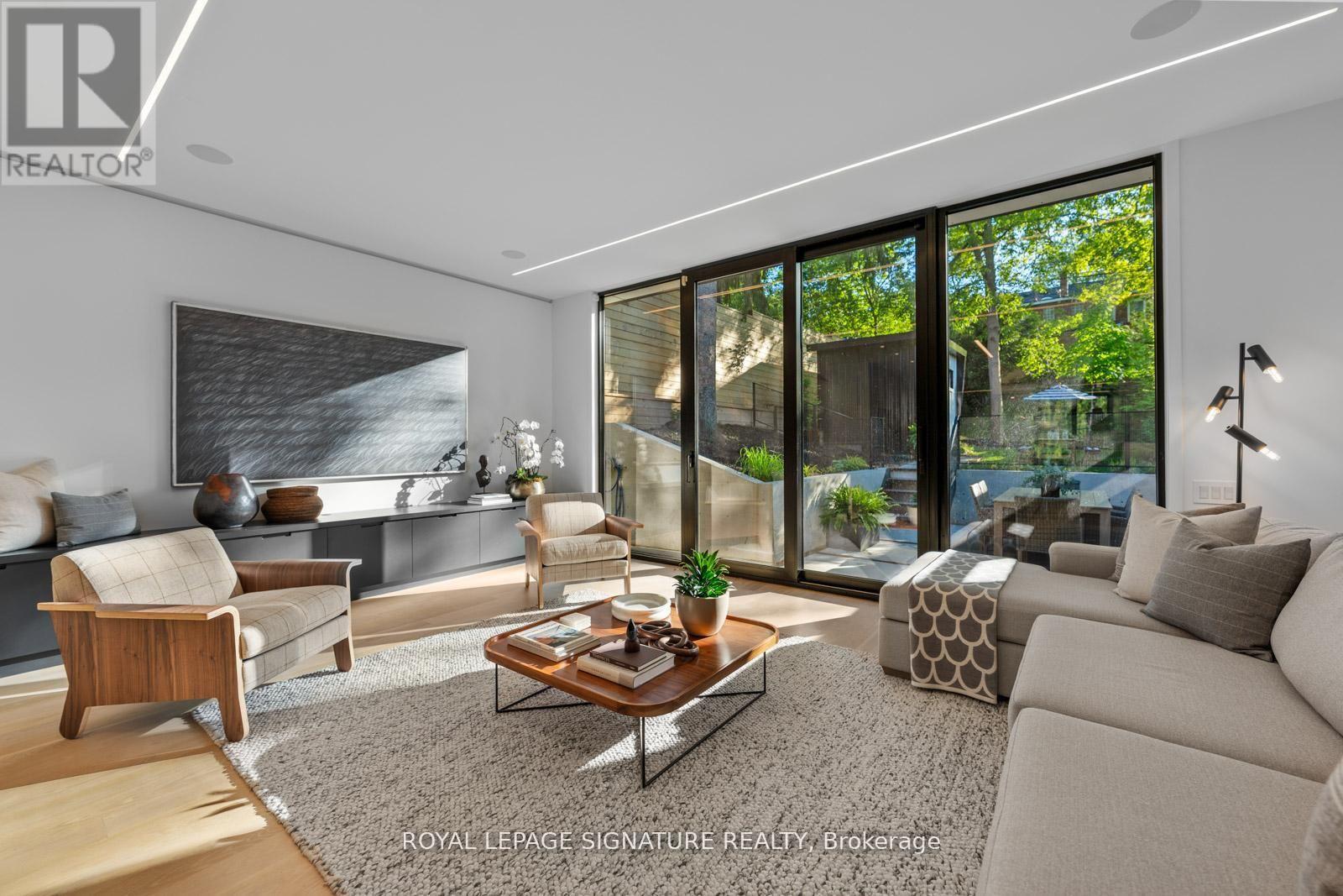 174 Kenilworth Avenue, Toronto, Ontario  M4L 3S6 - Photo 3 - E13436444