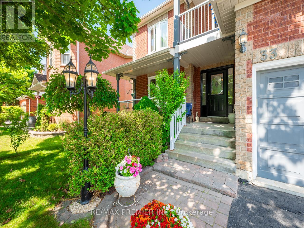 33 Watford Street, Whitby, Ontario  L1M 1E6 - Photo 2 - E13436452