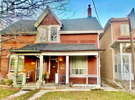 UPPER - 19 LUTTRELL AVENUE, Toronto, Ontario