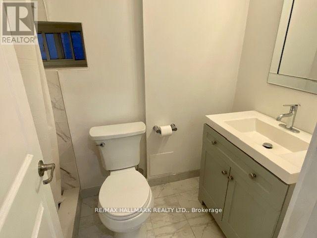 Upper - 19 Luttrell Avenue, Toronto, Ontario  M4C 5E2 - Photo 8 - E13436472