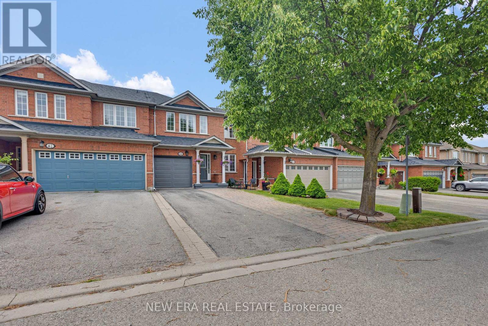 44 Millcliff Circle, Aurora, Ontario  L4G 7N7 - Photo 2 - N13436284