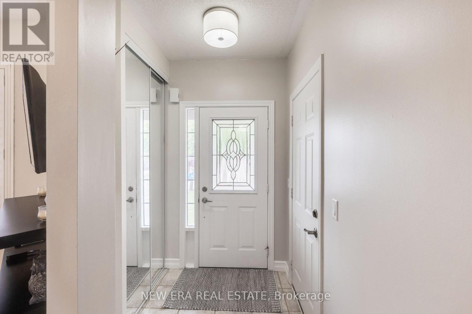 44 Millcliff Circle, Aurora, Ontario  L4G 7N7 - Photo 4 - N13436284