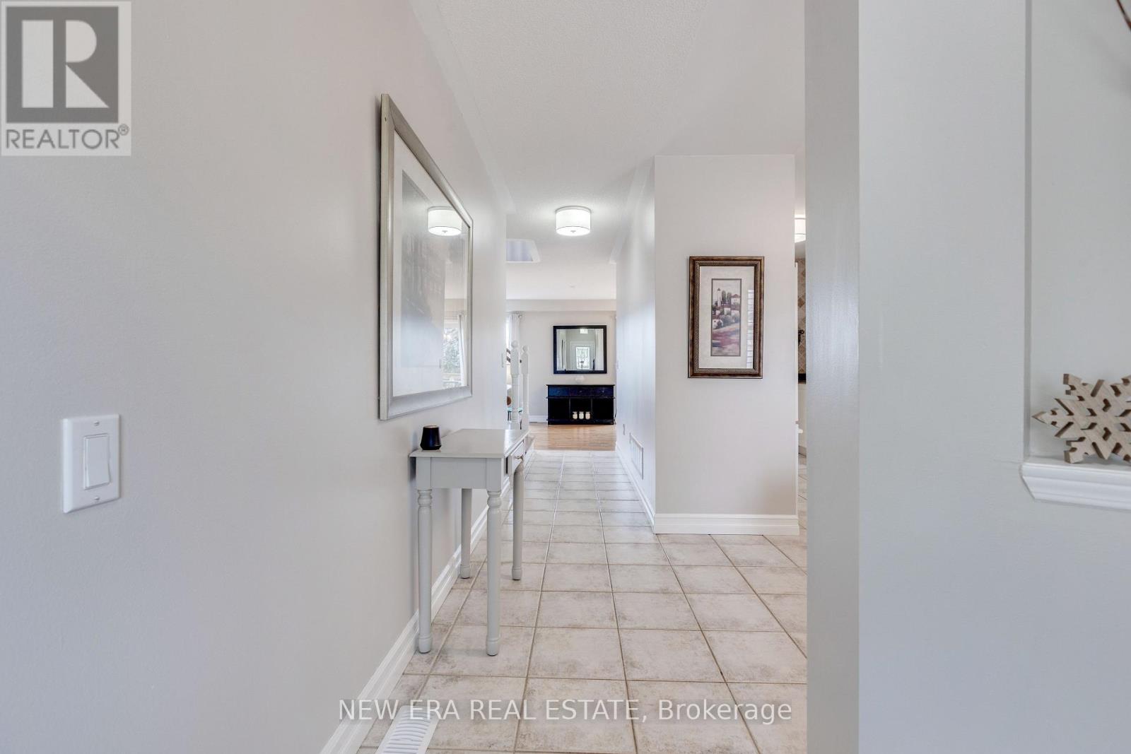 44 Millcliff Circle, Aurora, Ontario  L4G 7N7 - Photo 5 - N13436284
