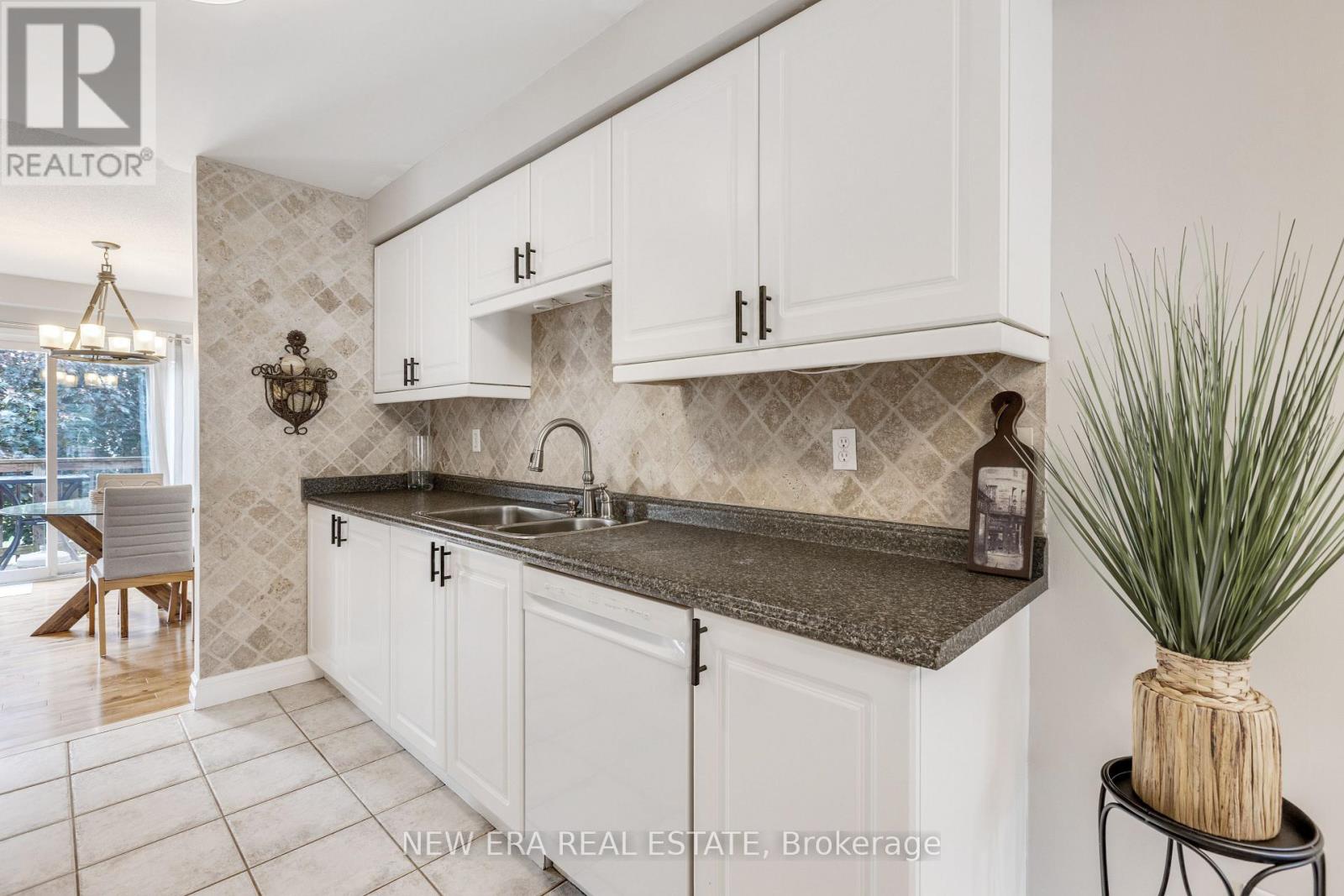 44 Millcliff Circle, Aurora, Ontario  L4G 7N7 - Photo 7 - N13436284