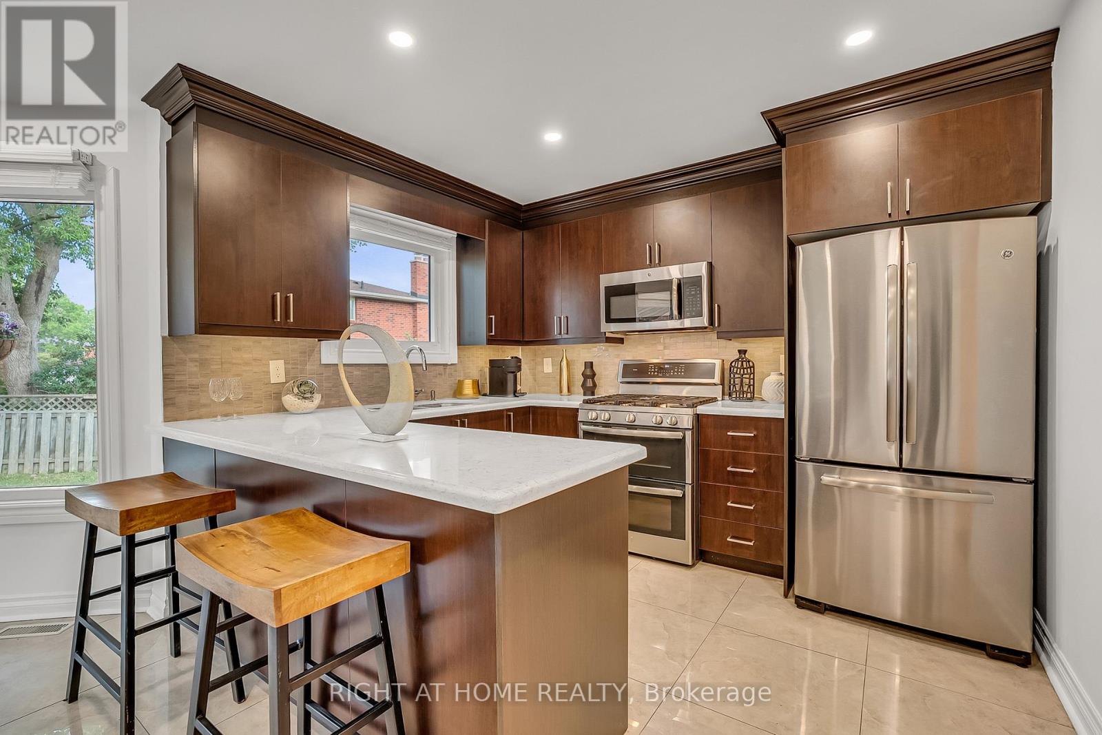 317 Atha Avenue, Richmond Hill, Ontario  L4C 6A8 - Photo 12 - N13436378
