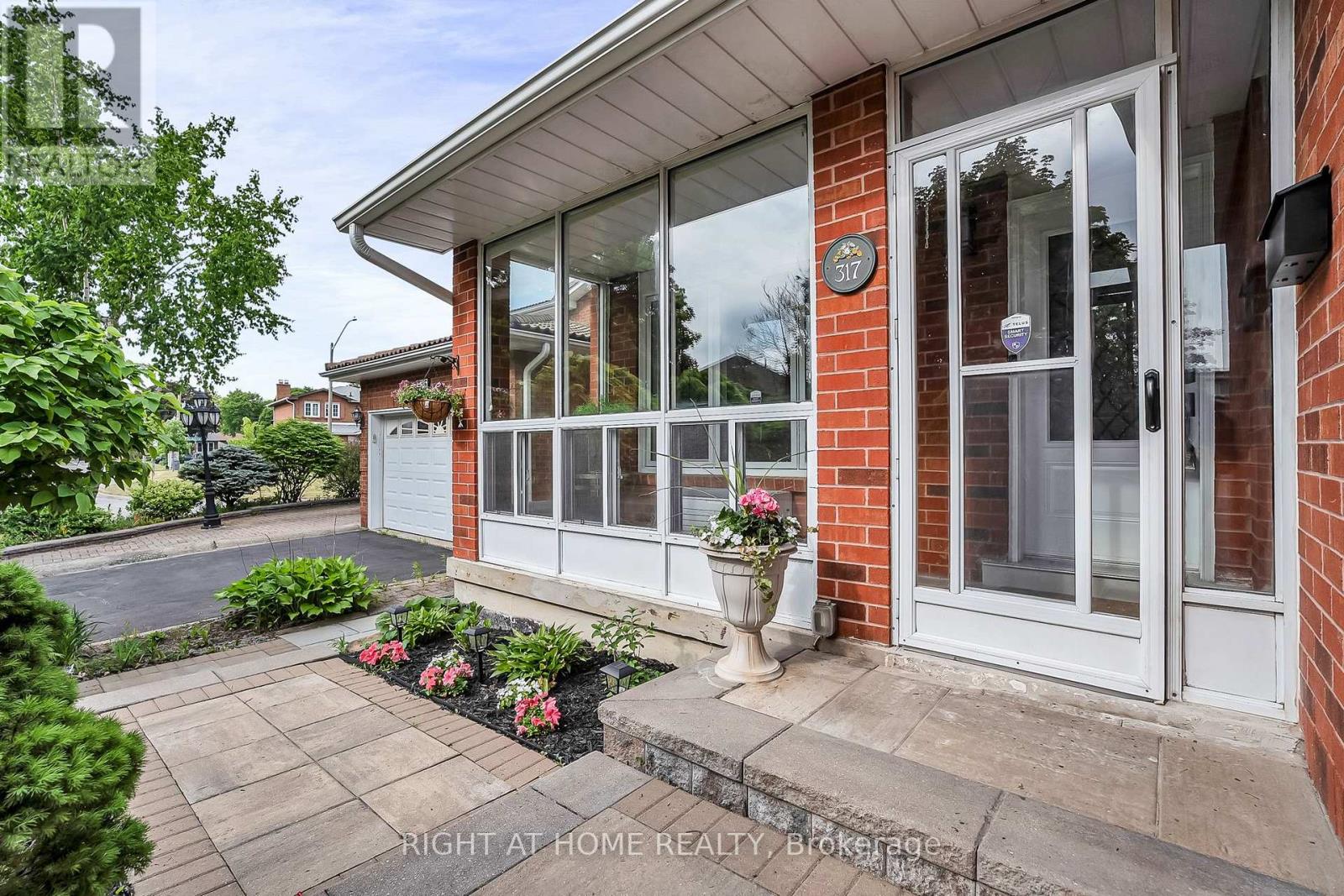 317 Atha Avenue, Richmond Hill, Ontario  L4C 6A8 - Photo 2 - N13436378