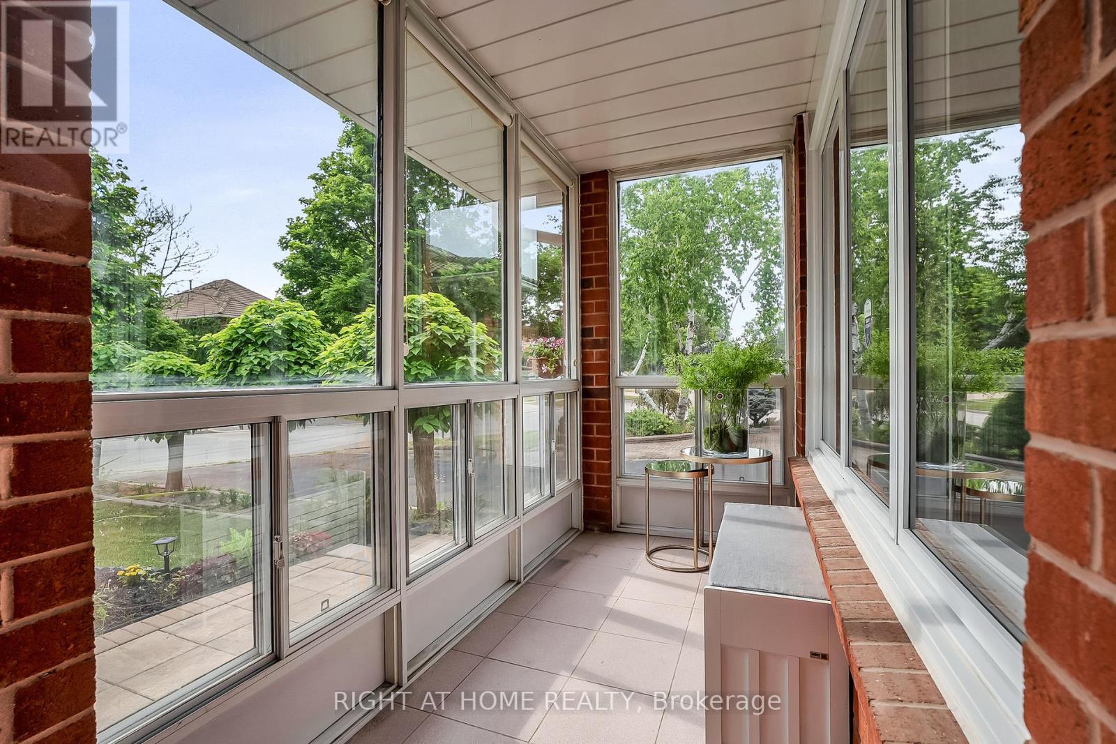 317 Atha Avenue, Richmond Hill, Ontario  L4C 6A8 - Photo 3 - N13436378