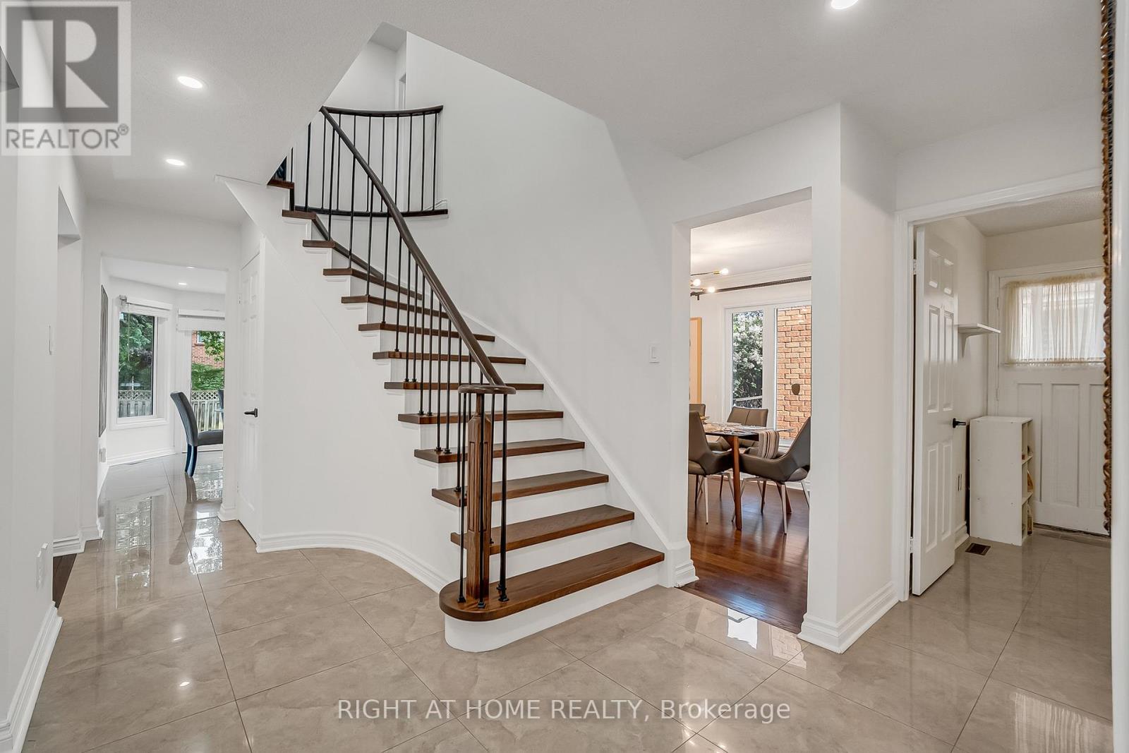 317 Atha Avenue, Richmond Hill, Ontario  L4C 6A8 - Photo 4 - N13436378
