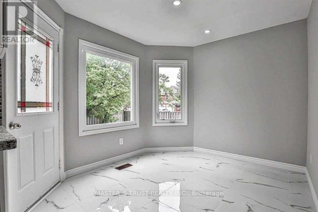 92 Cavalry Trail, Markham, Ontario  L3R 9H8 - Photo 10 - N13436394
