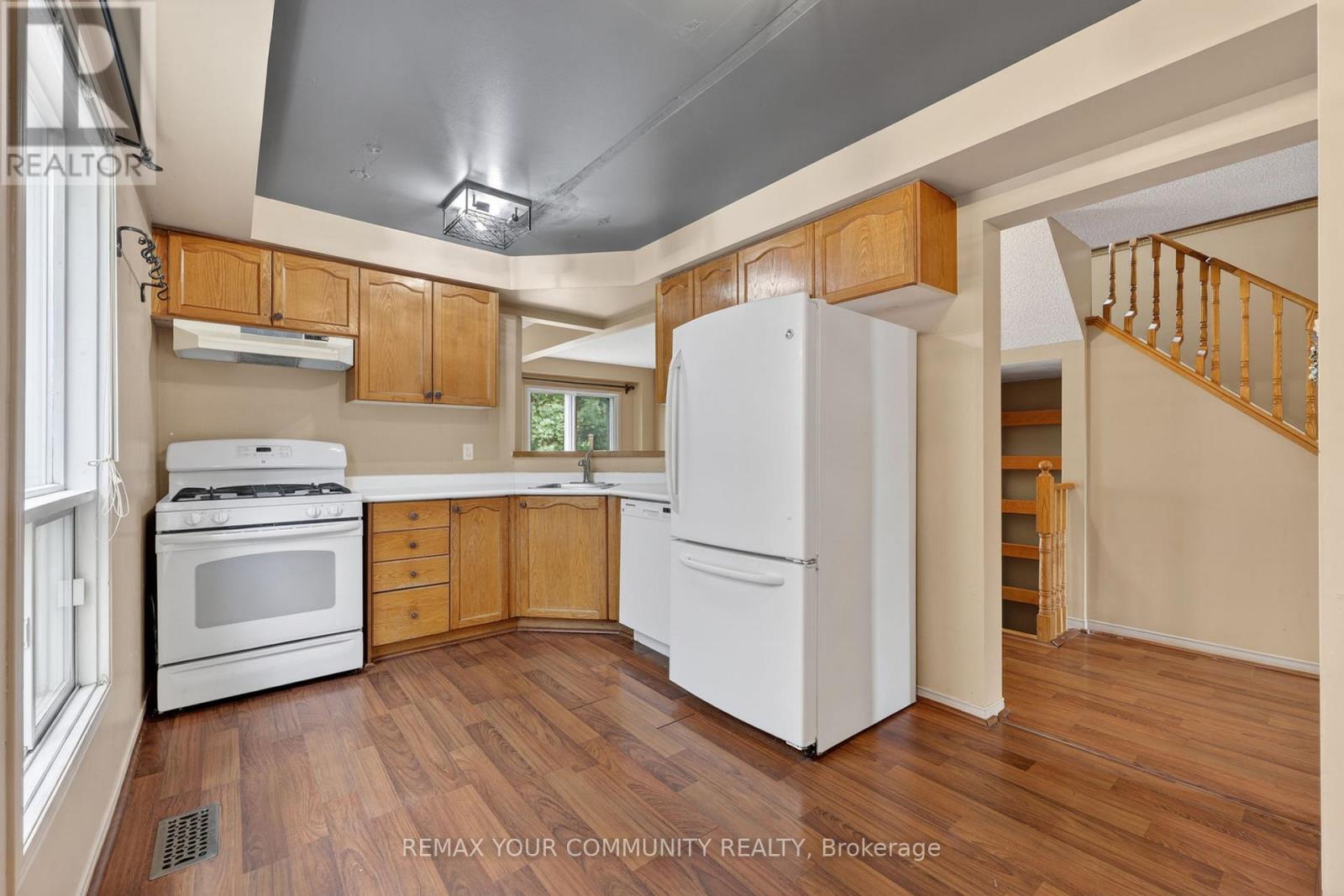 82 Ondrey Street, Bradford West Gwillimbury (Bradford), Ontario  L3Z 2W9 - Photo 5 - N13436402
