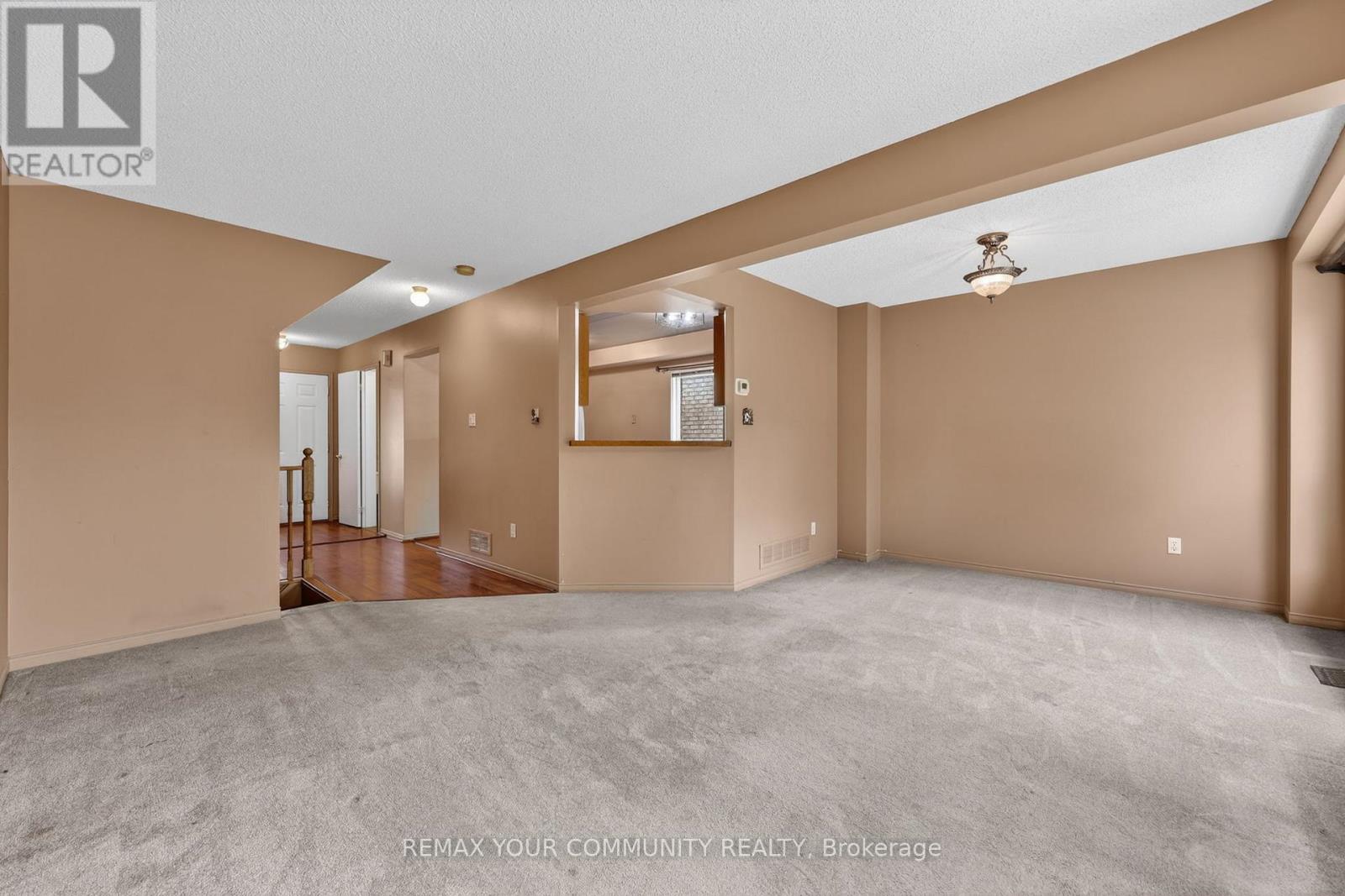 82 Ondrey Street, Bradford West Gwillimbury (Bradford), Ontario  L3Z 2W9 - Photo 8 - N13436402