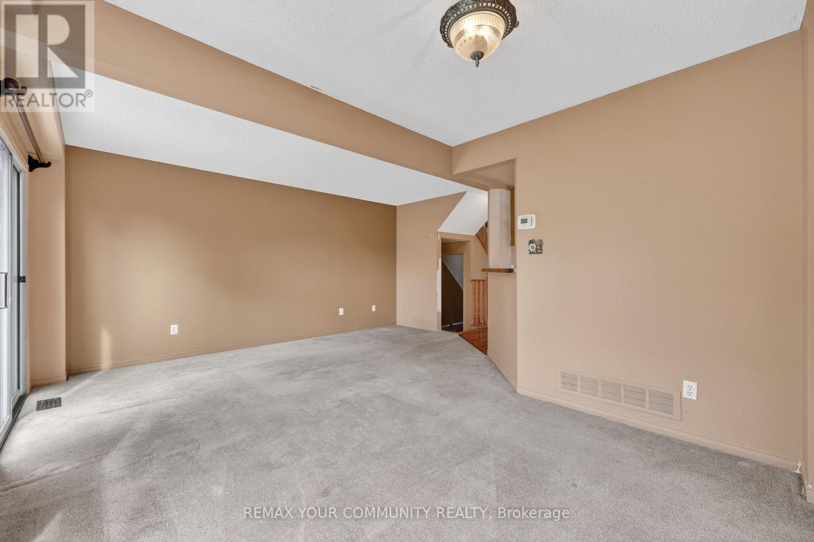 82 Ondrey Street, Bradford West Gwillimbury (Bradford), Ontario  L3Z 2W9 - Photo 9 - N13436402