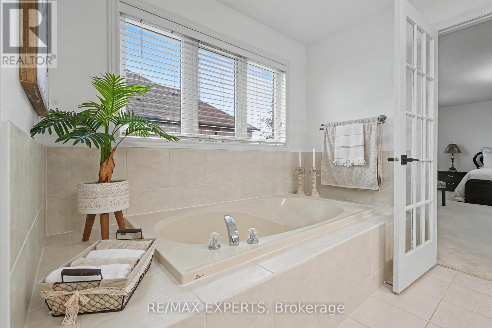 15 Arrowood Crescent, Vaughan, Ontario  L4H 2R4 - Photo 38 - N13436504