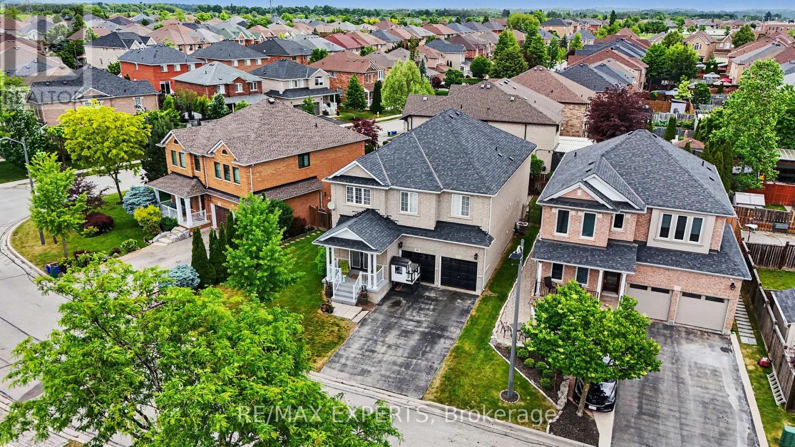 15 Arrowood Crescent, Vaughan, Ontario  L4H 2R4 - Photo 7 - N13436504