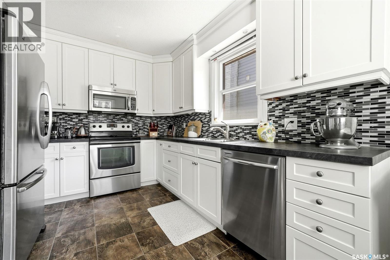 234 Broadway Avenue, Regina, Saskatchewan  S4N 1B3 - Photo 2 - SK039111