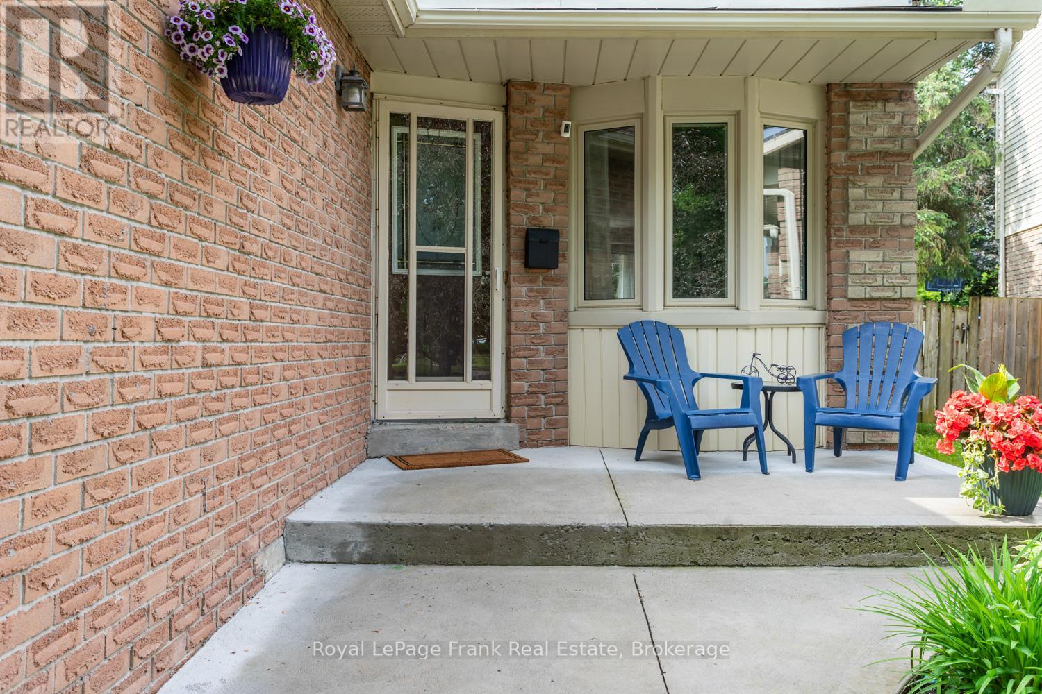 731 Honey Tree Court, Whitby, Ontario  L1N 7W5 - Photo 4 - E13434196