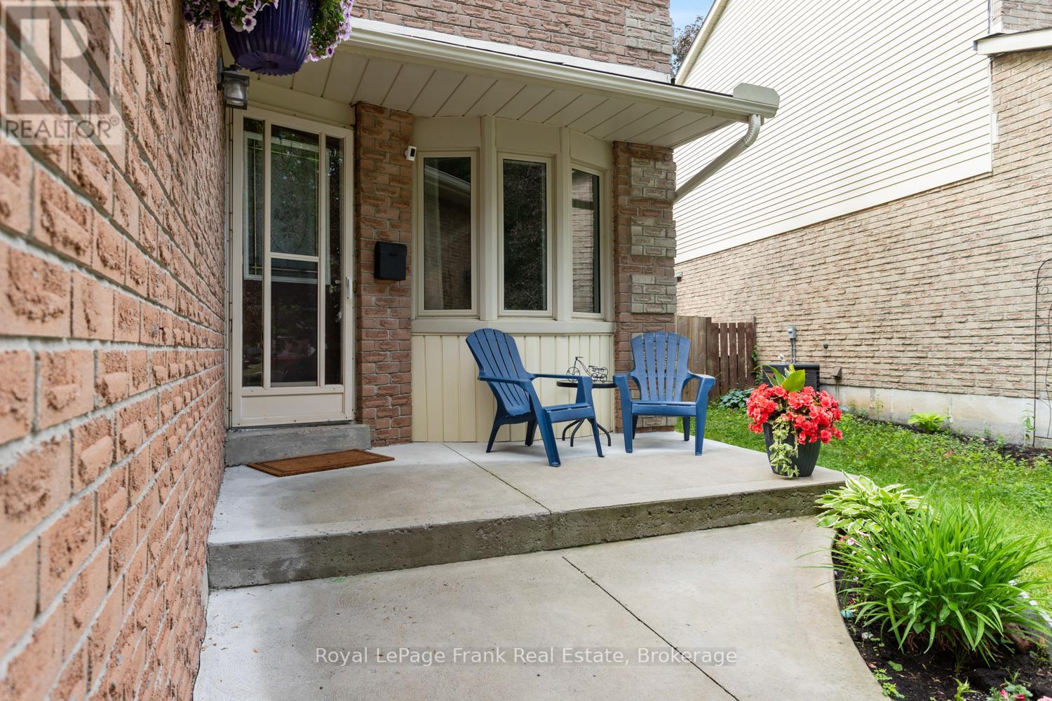 731 Honey Tree Court, Whitby, Ontario  L1N 7W5 - Photo 5 - E13434196